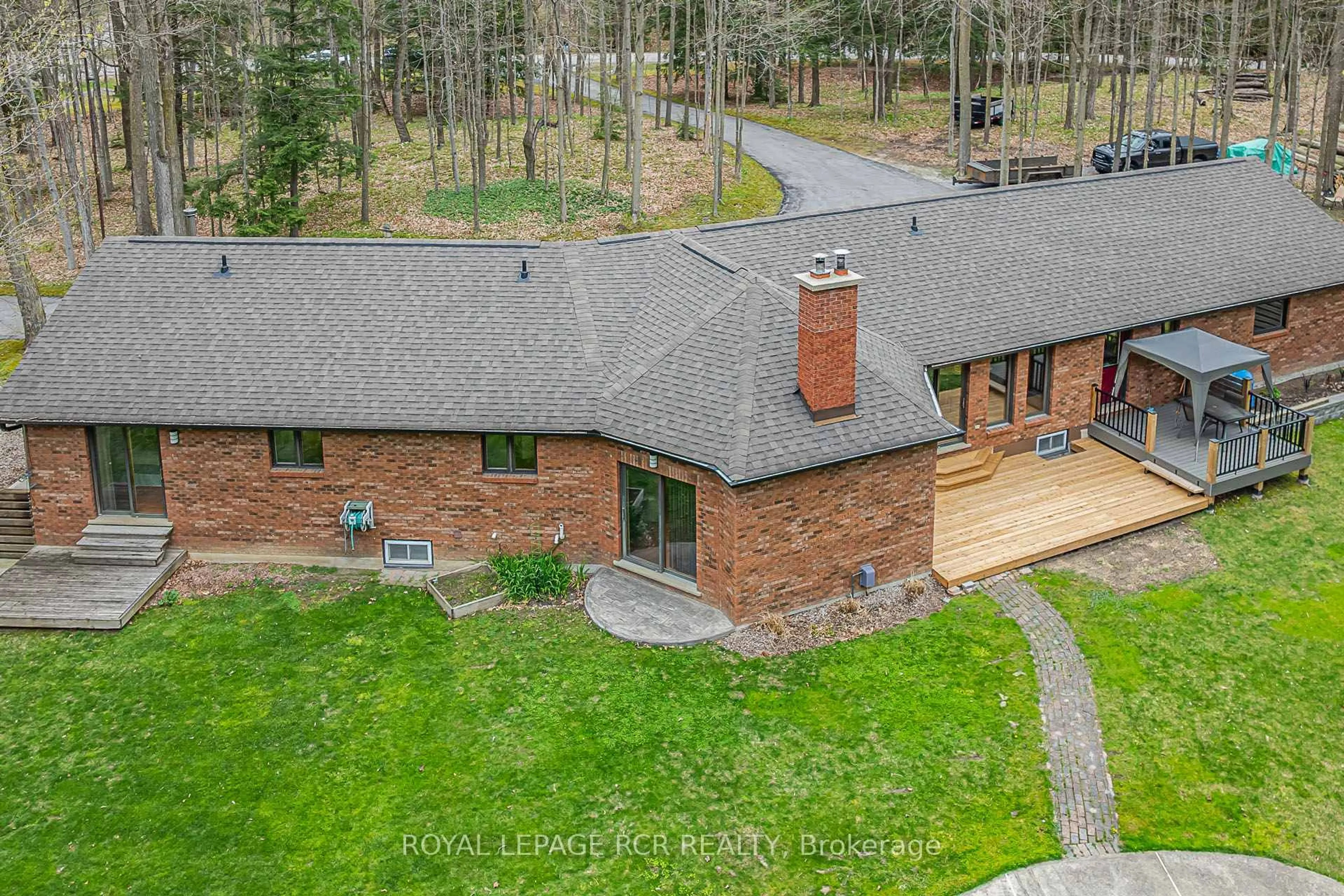 A pic from outside/outdoor area/front of a property/back of a property/a pic from drone, unknown for 1 Beech Tree Lane, Whitchurch-Stouffville Ontario L4A 7X4