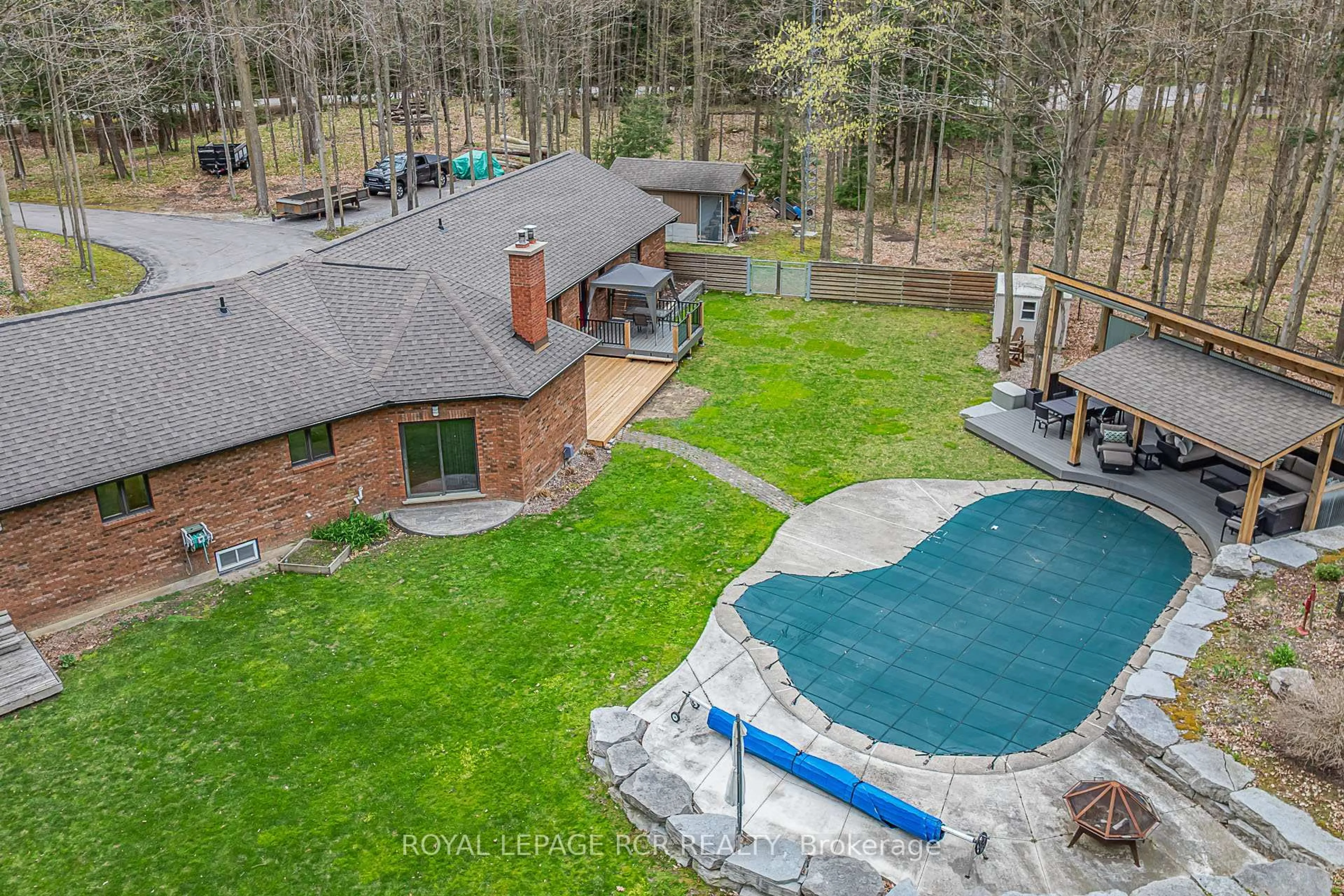 A pic from outside/outdoor area/front of a property/back of a property/a pic from drone, water/lake/river/ocean view for 1 Beech Tree Lane, Whitchurch-Stouffville Ontario L4A 7X4