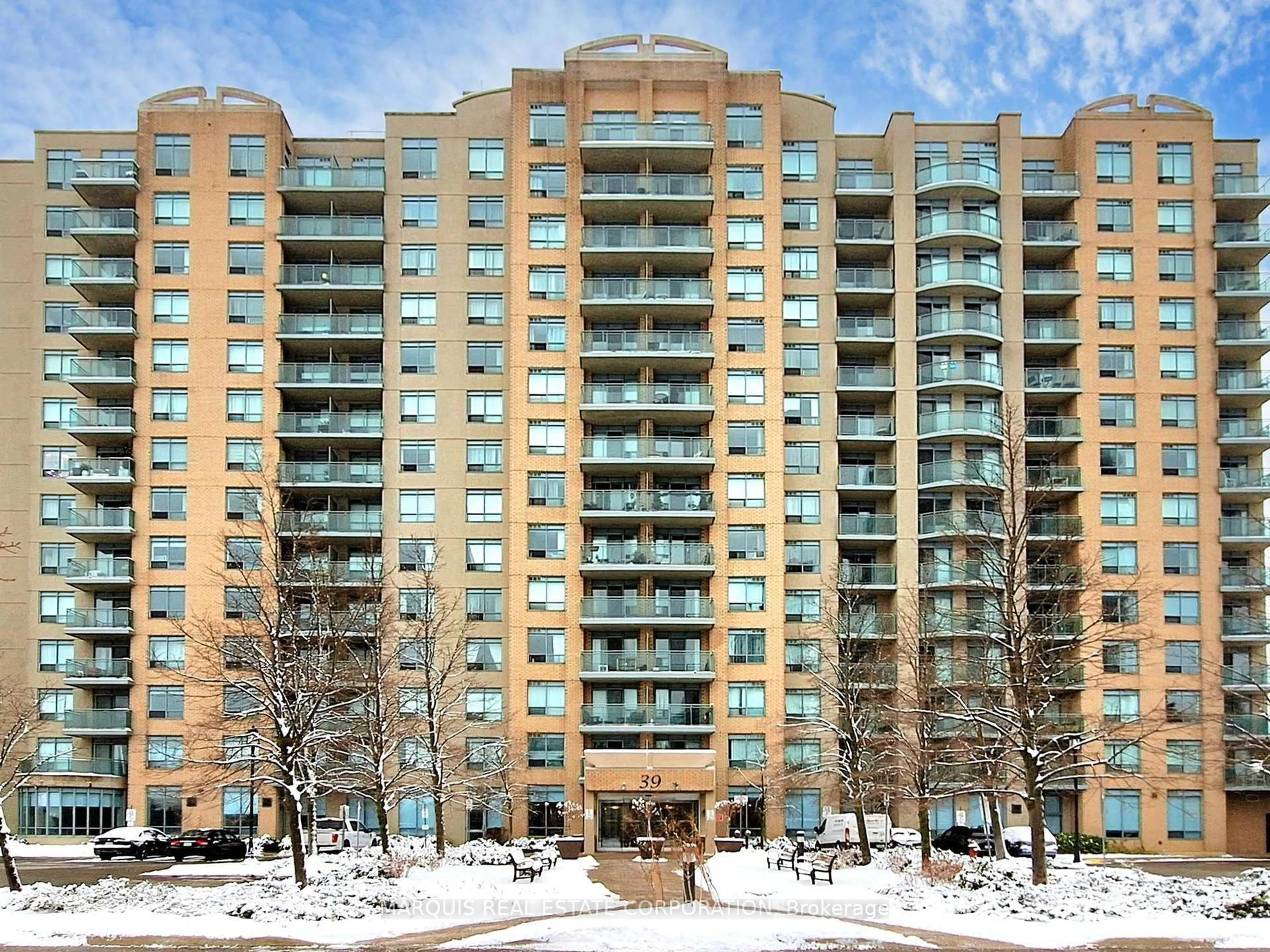 Indoor foyer for 39 Oneida Cres #908, Richmond Hill Ontario L4B 4T9