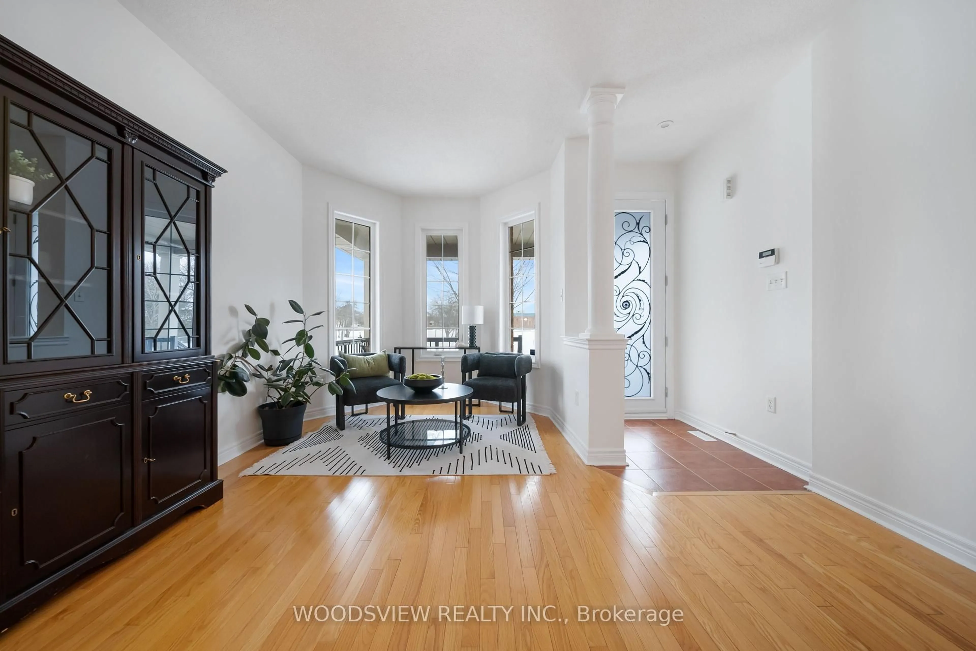 Indoor entryway for 142 West Lawn Cres, Whitchurch-Stouffville Ontario L4A 0B4