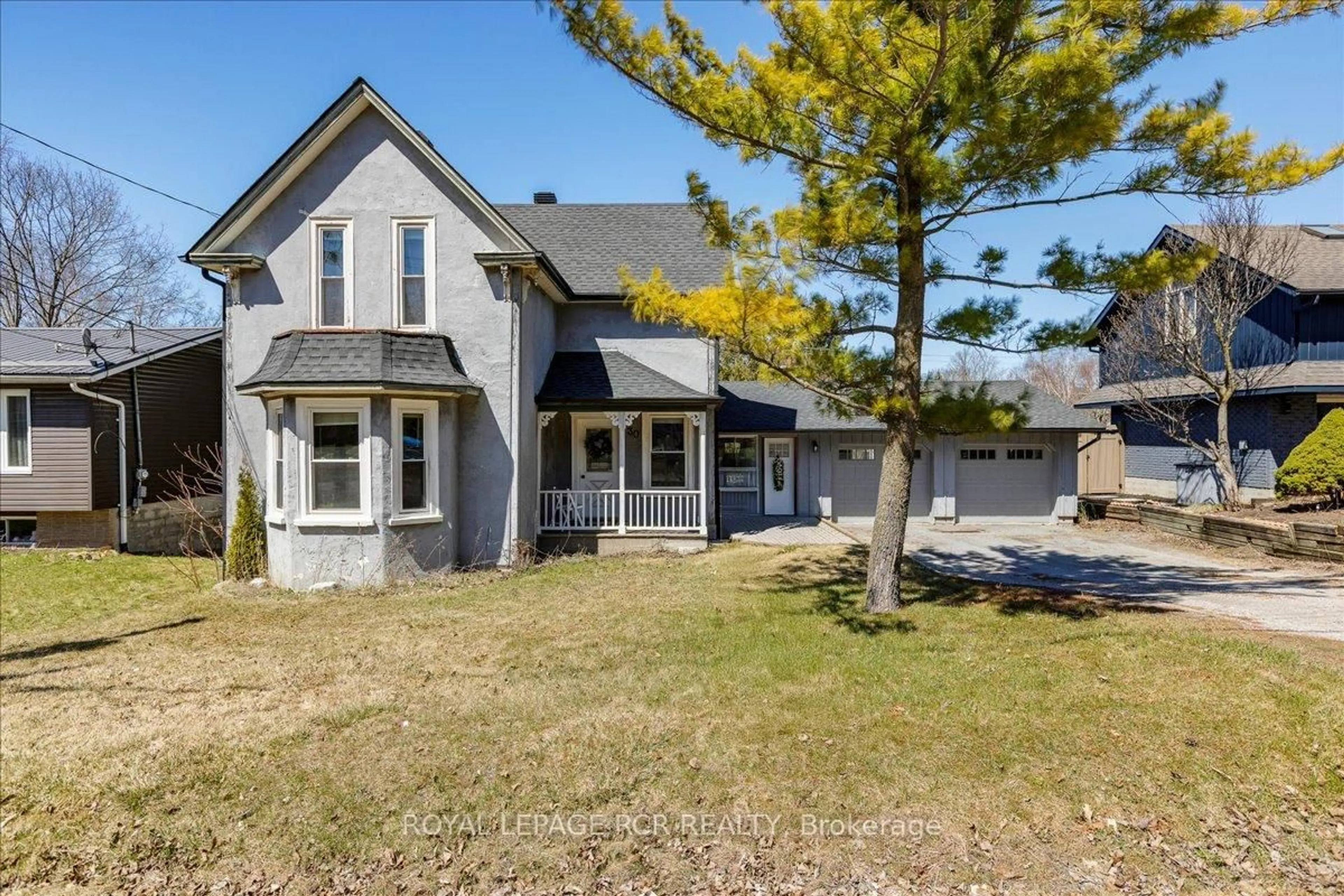 A pic from outside/outdoor area/front of a property/back of a property/a pic from drone, street for 30 Main St, East Gwillimbury Ontario L0G 1M0