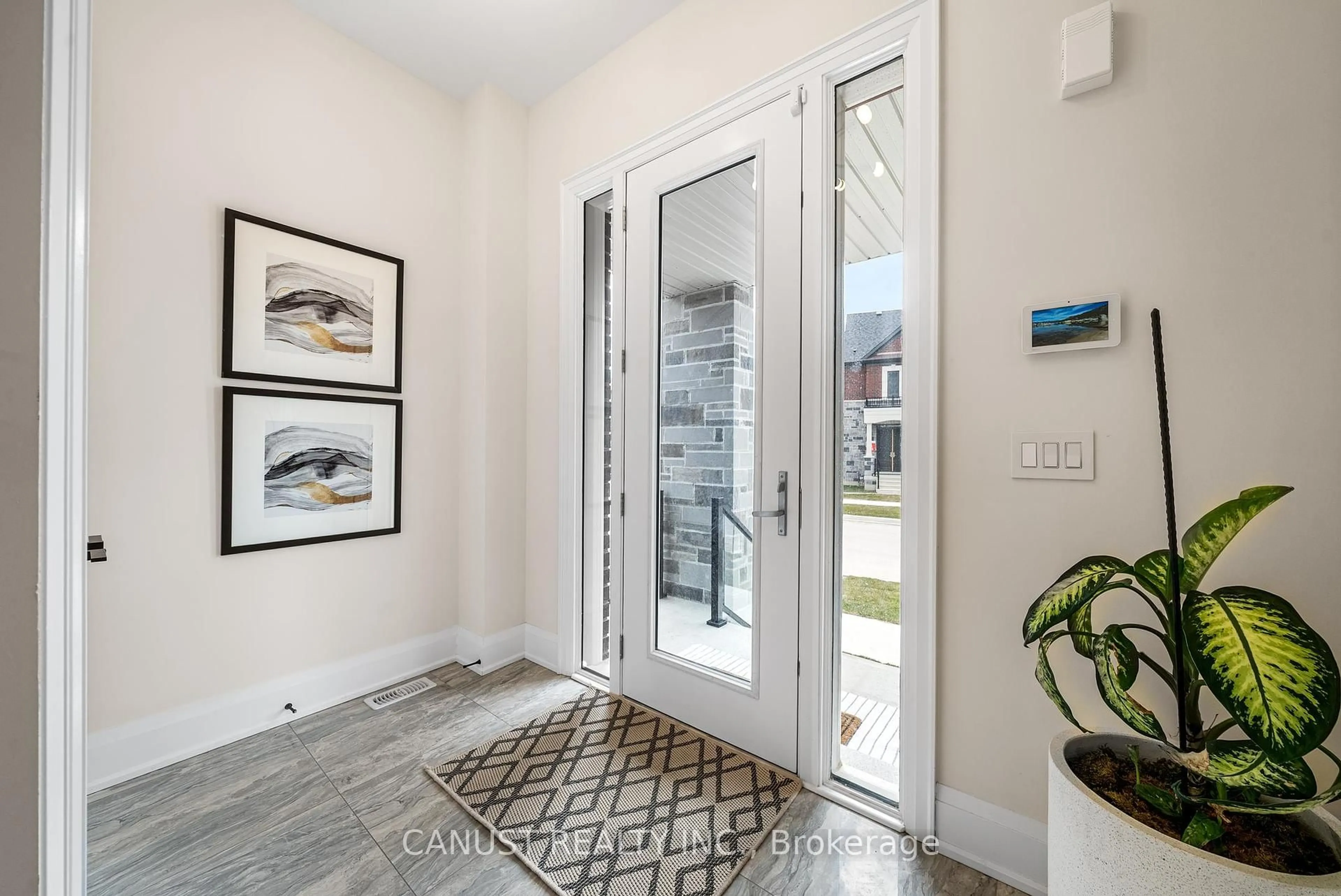 Indoor entryway for 29 Sweet Gale Cres, Richmond Hill Ontario L4E 1K1
