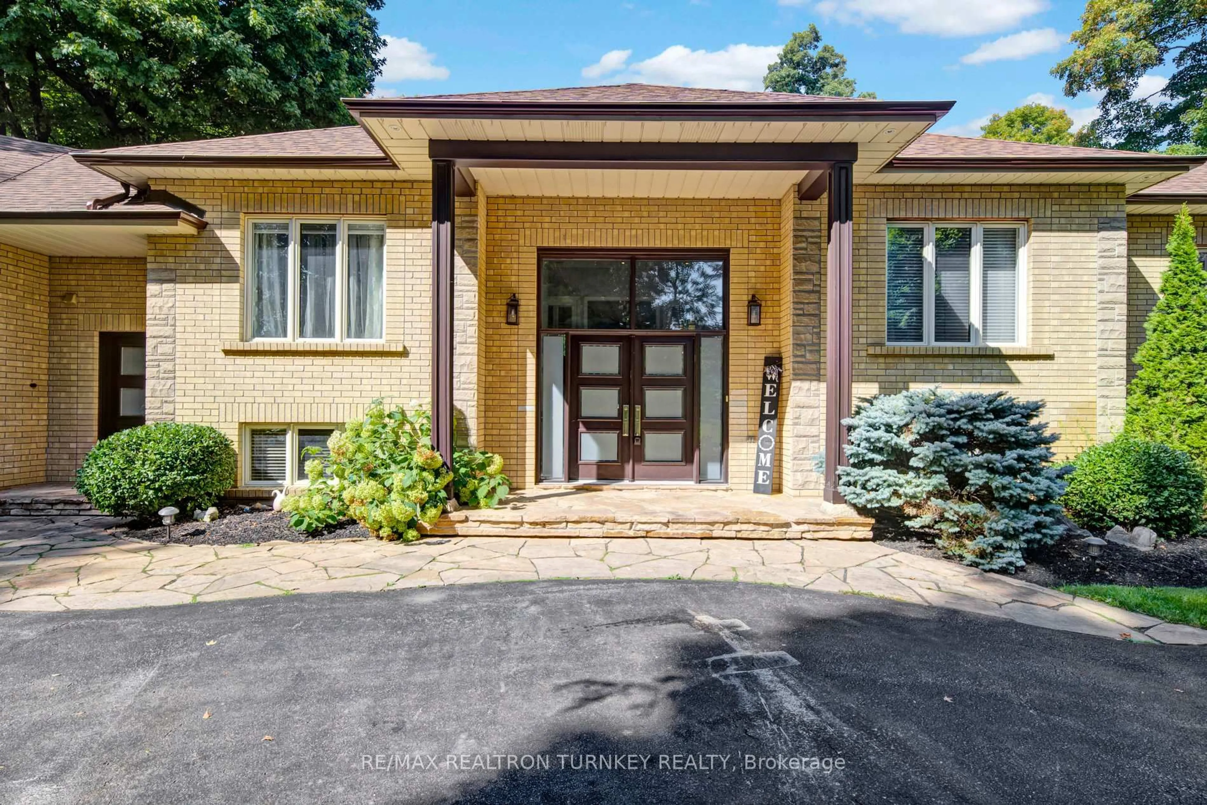 Unknown for 22 Sherwood Glen, East Gwillimbury Ontario L9N 1R3