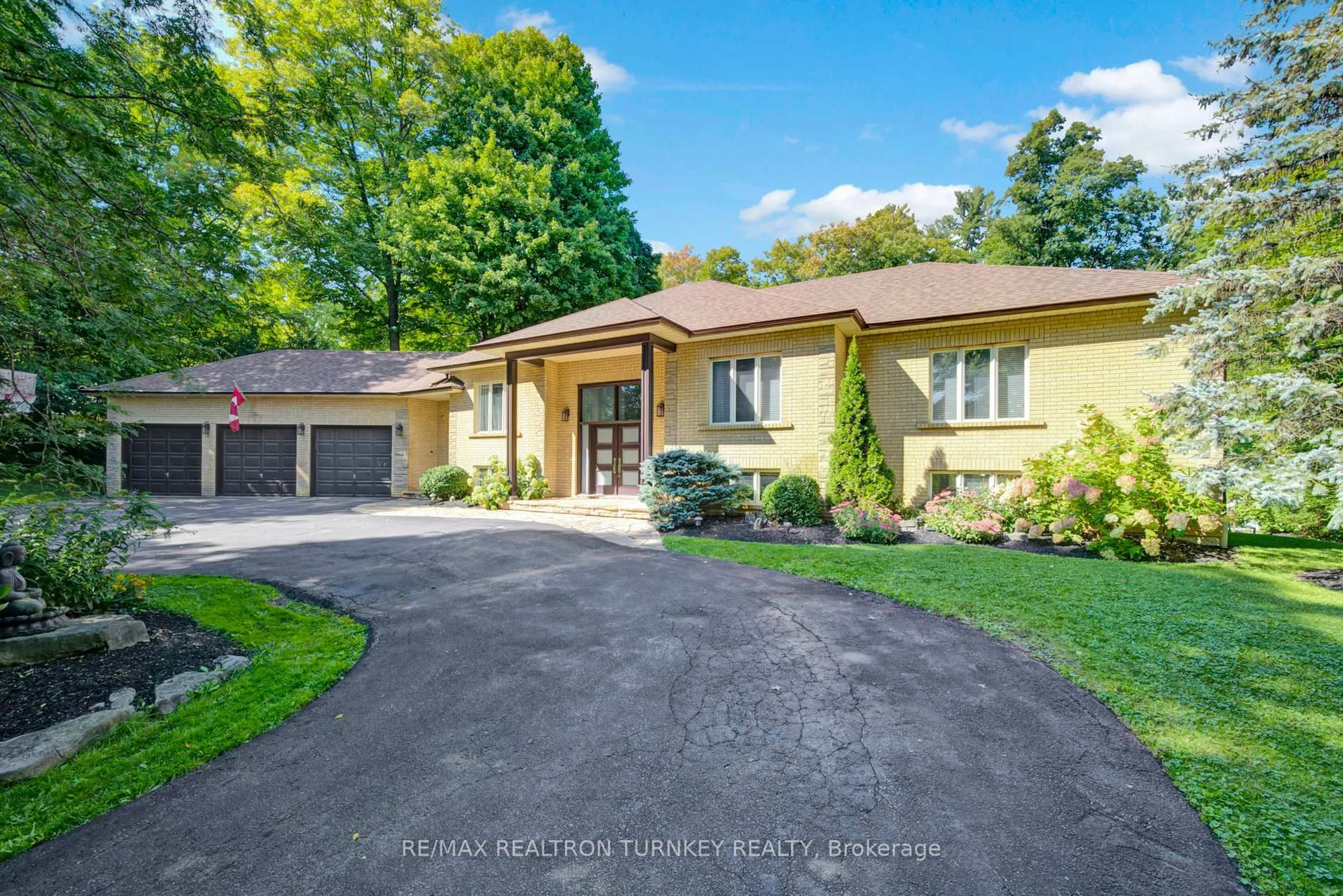 Unknown for 22 Sherwood Glen, East Gwillimbury Ontario L9N 1R3