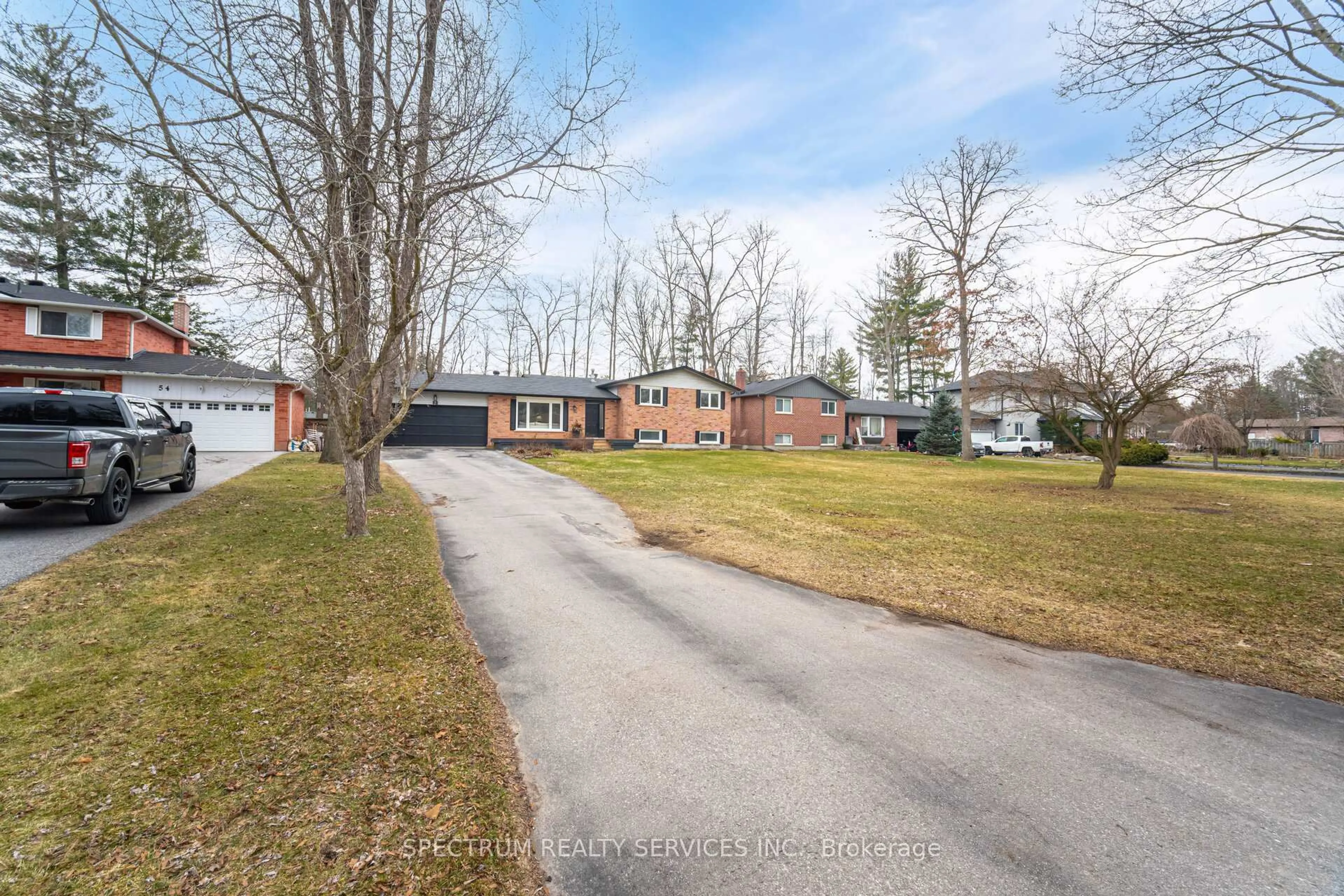 A pic from outside/outdoor area/front of a property/back of a property/a pic from drone, street for 52 French Cres, East Gwillimbury Ontario L9N 1J9