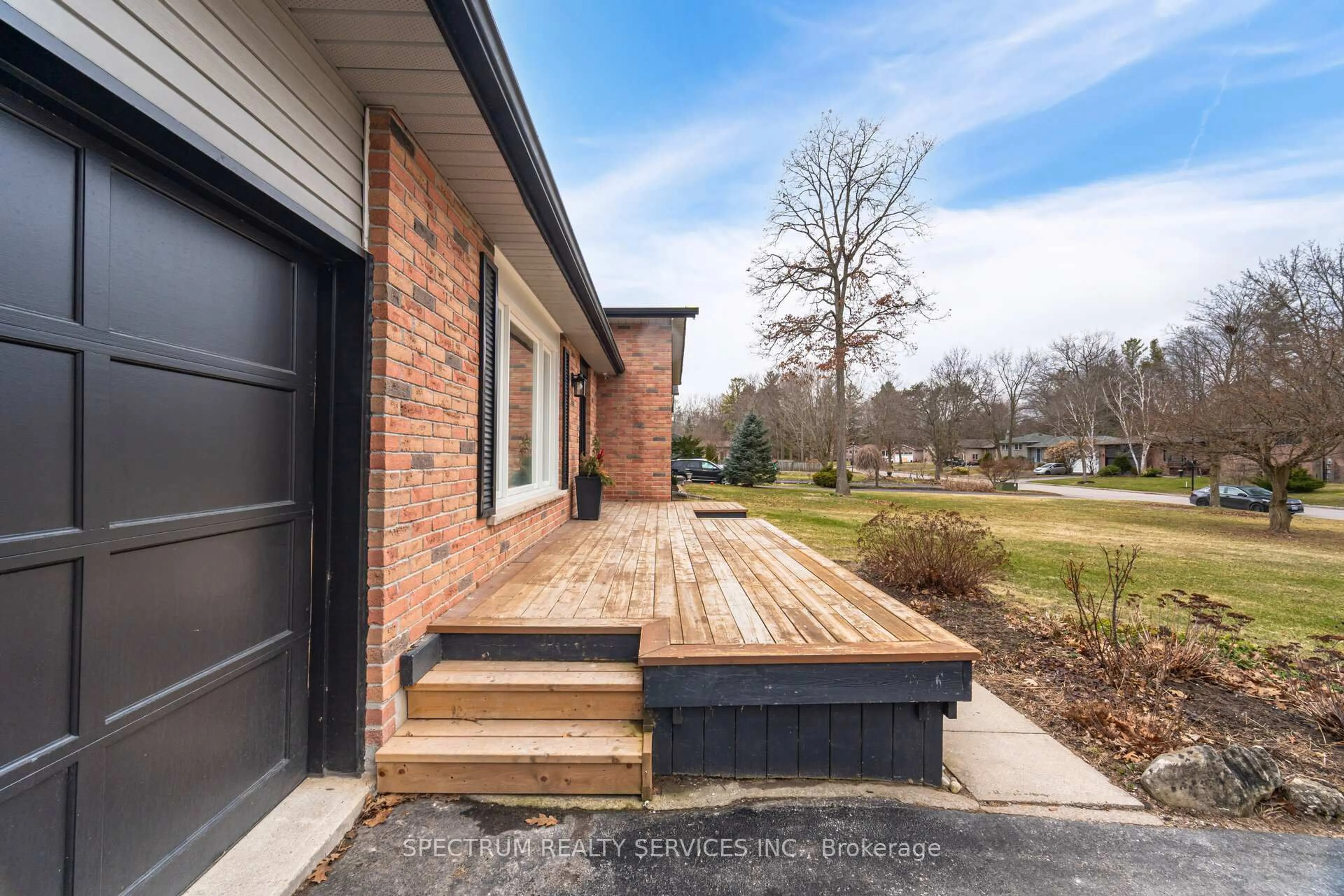 Home with brick exterior material, street for 52 French Cres, East Gwillimbury Ontario L9N 1J9