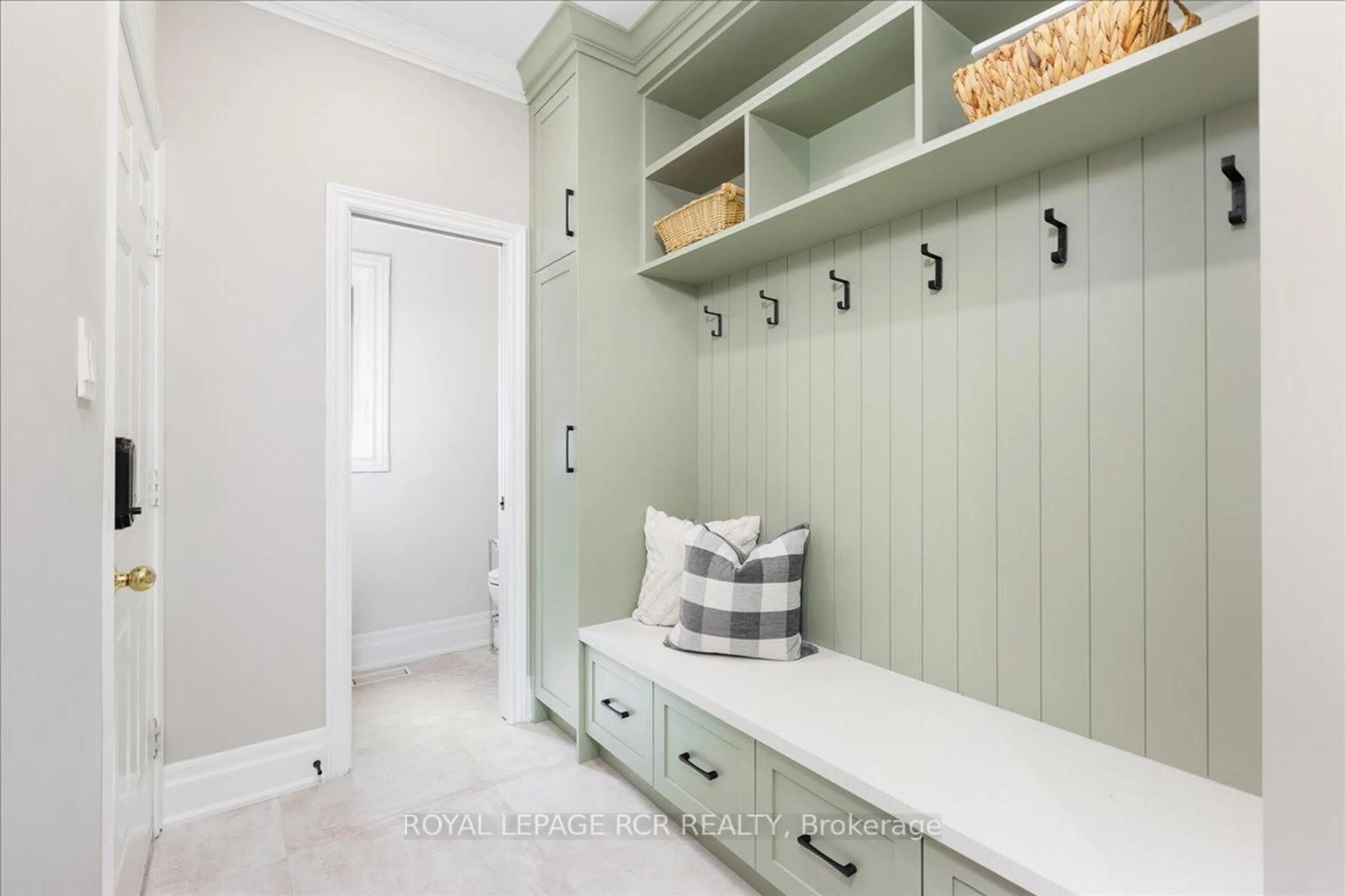 Laundry room for 54 Benville Cres, Aurora Ontario L4G 7K2
