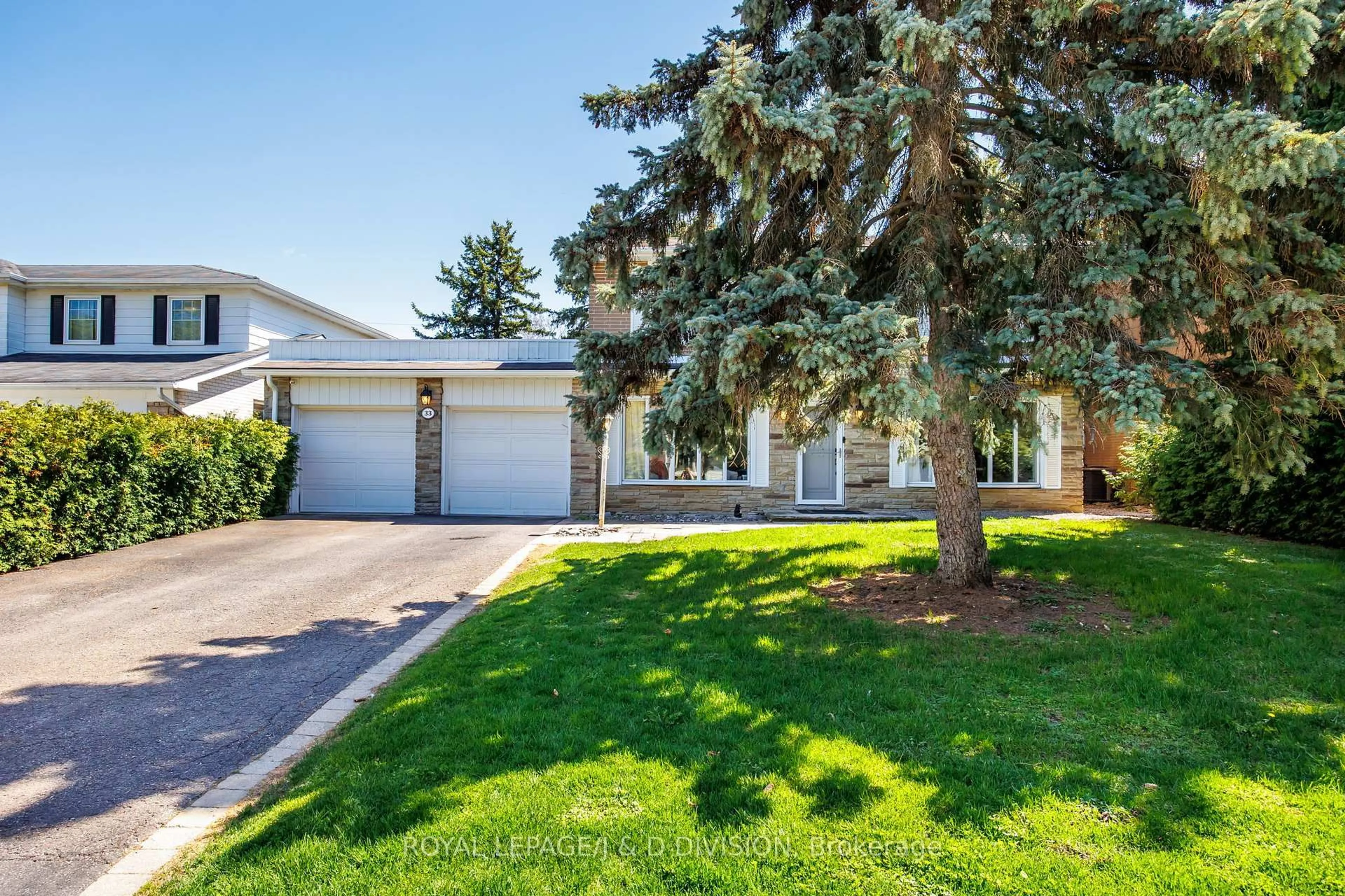 Home with vinyl exterior material, street for 33 Almond Ave, Markham Ontario L3T 1K9