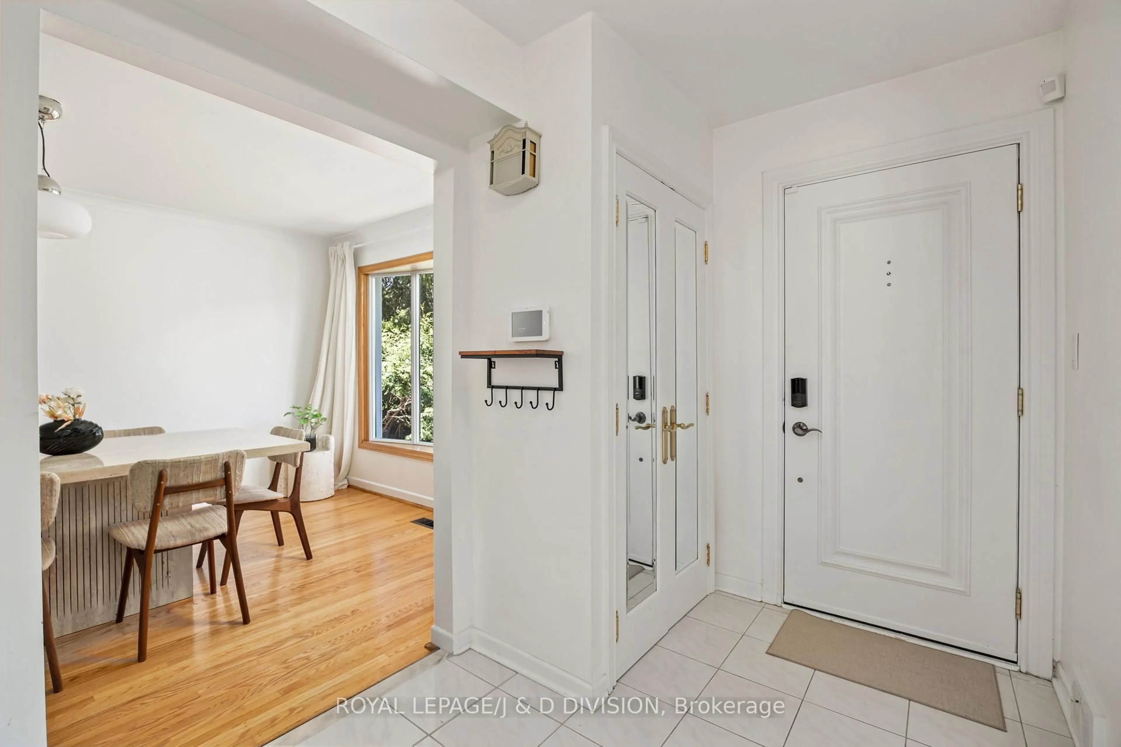 Indoor entryway for 33 Almond Ave, Markham Ontario L3T 1K9