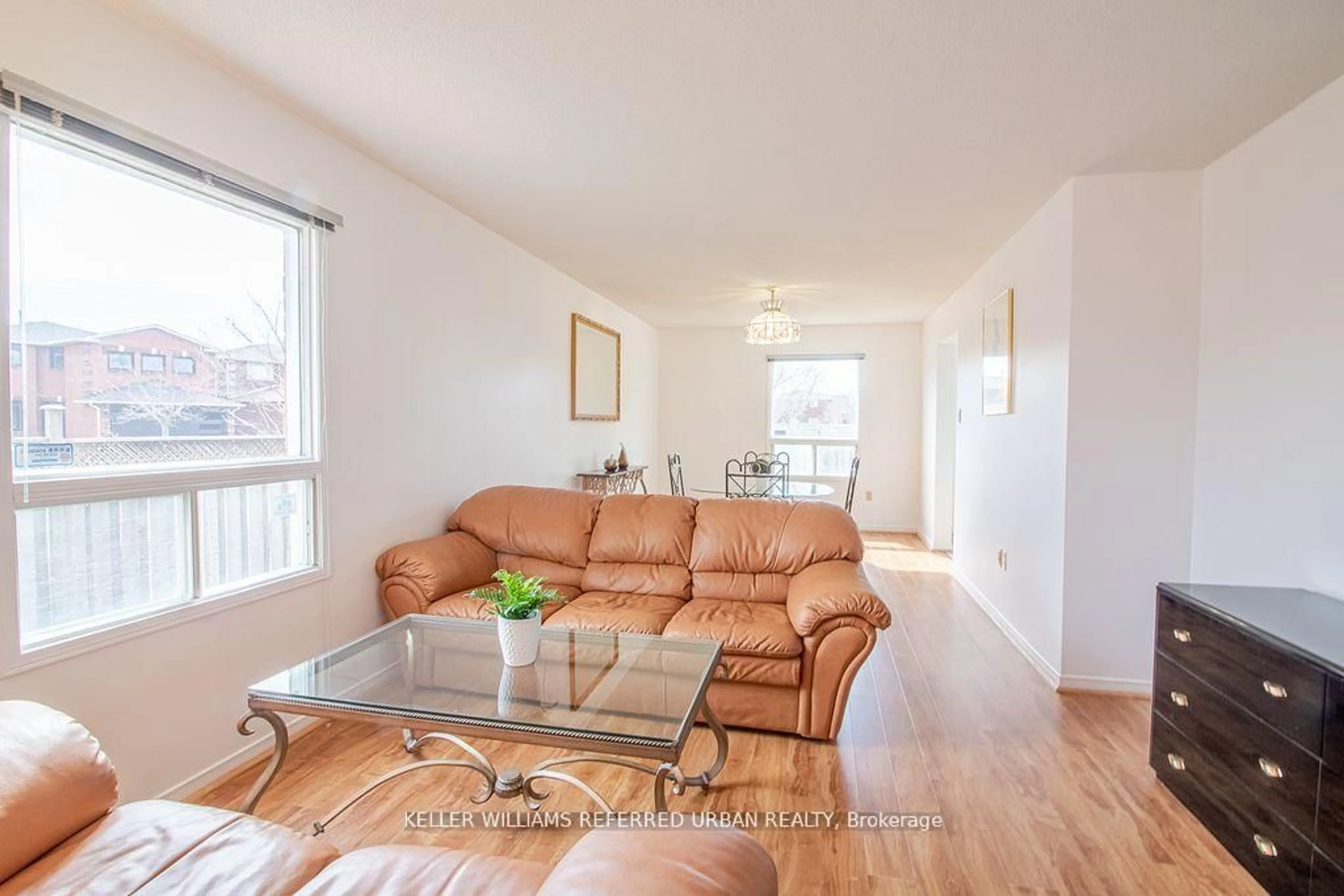 Living room with furniture, wood/laminate floor for 2 Price St, Richmond Hill Ontario L4S 1E1