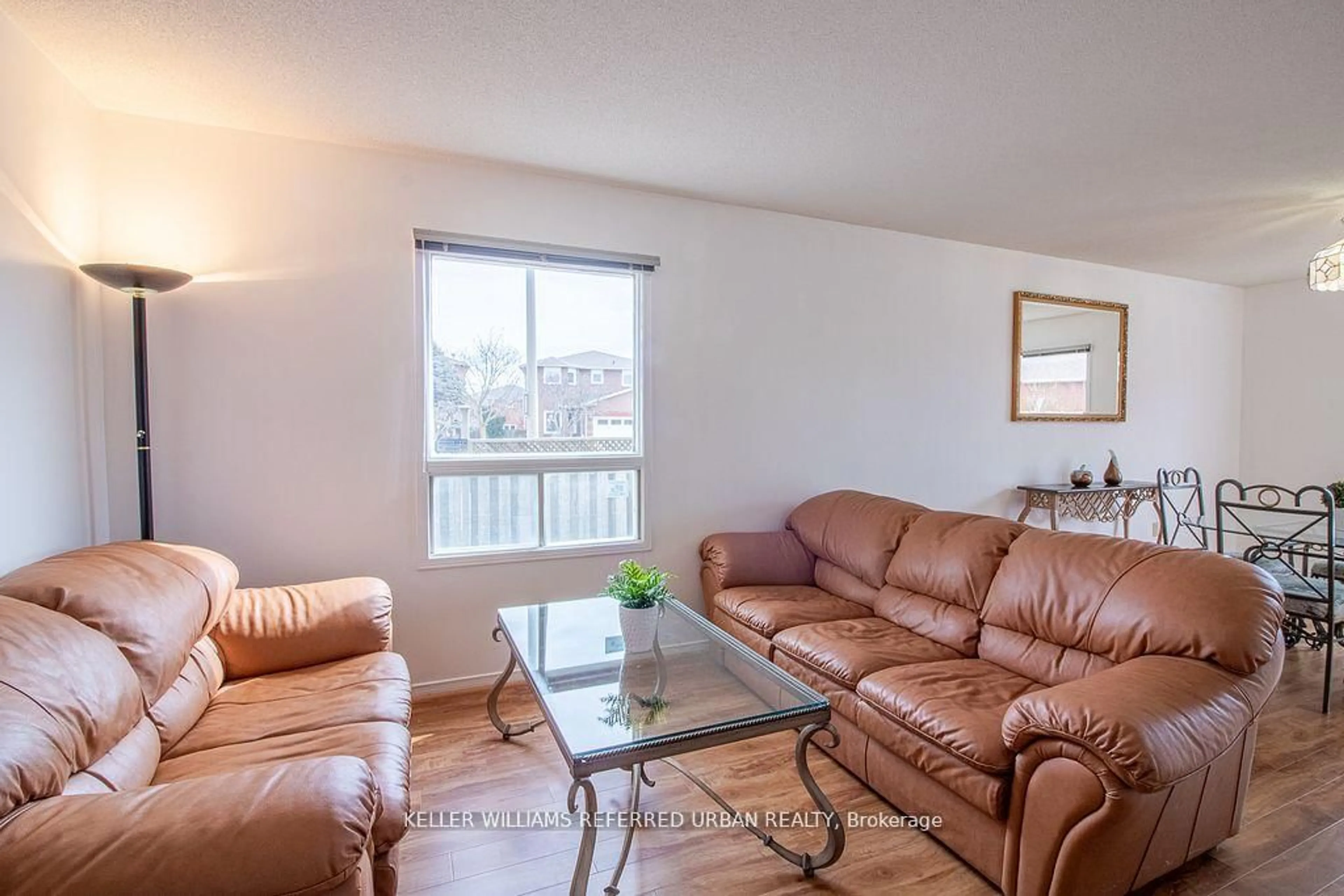 Living room with furniture, wood/laminate floor for 2 Price St, Richmond Hill Ontario L4S 1E1