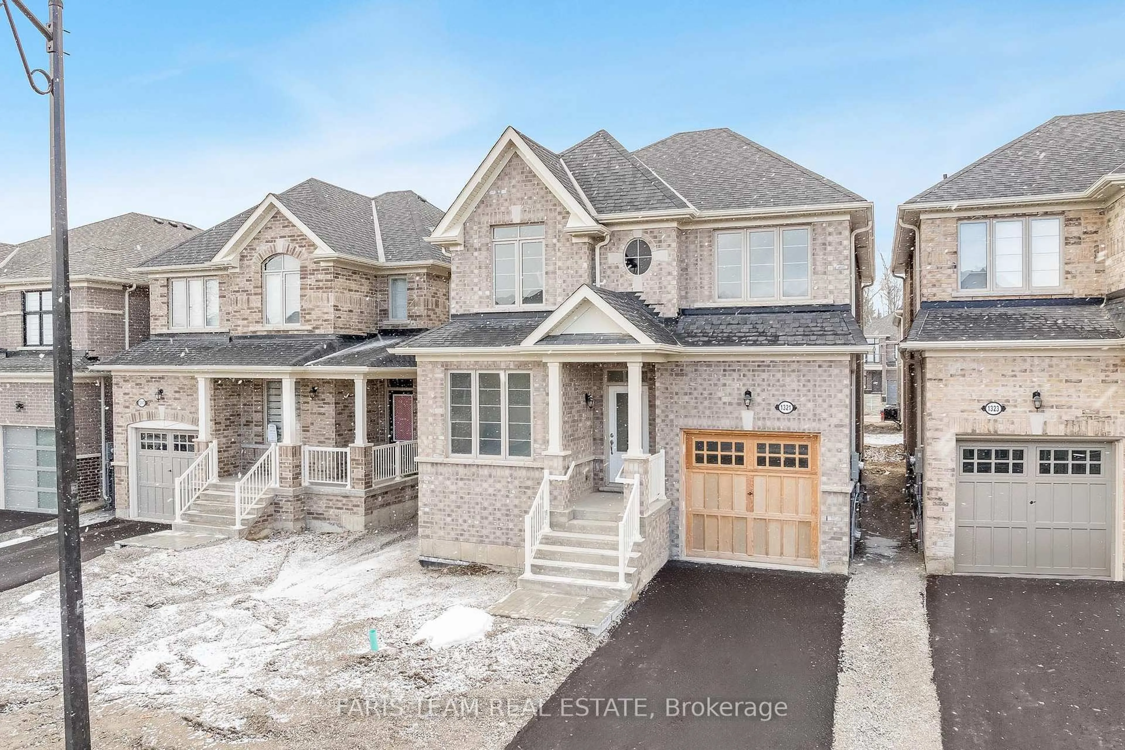 Home with brick exterior material, street for 1321 Davis Loop N/A, Innisfil Ontario L0L 1W0