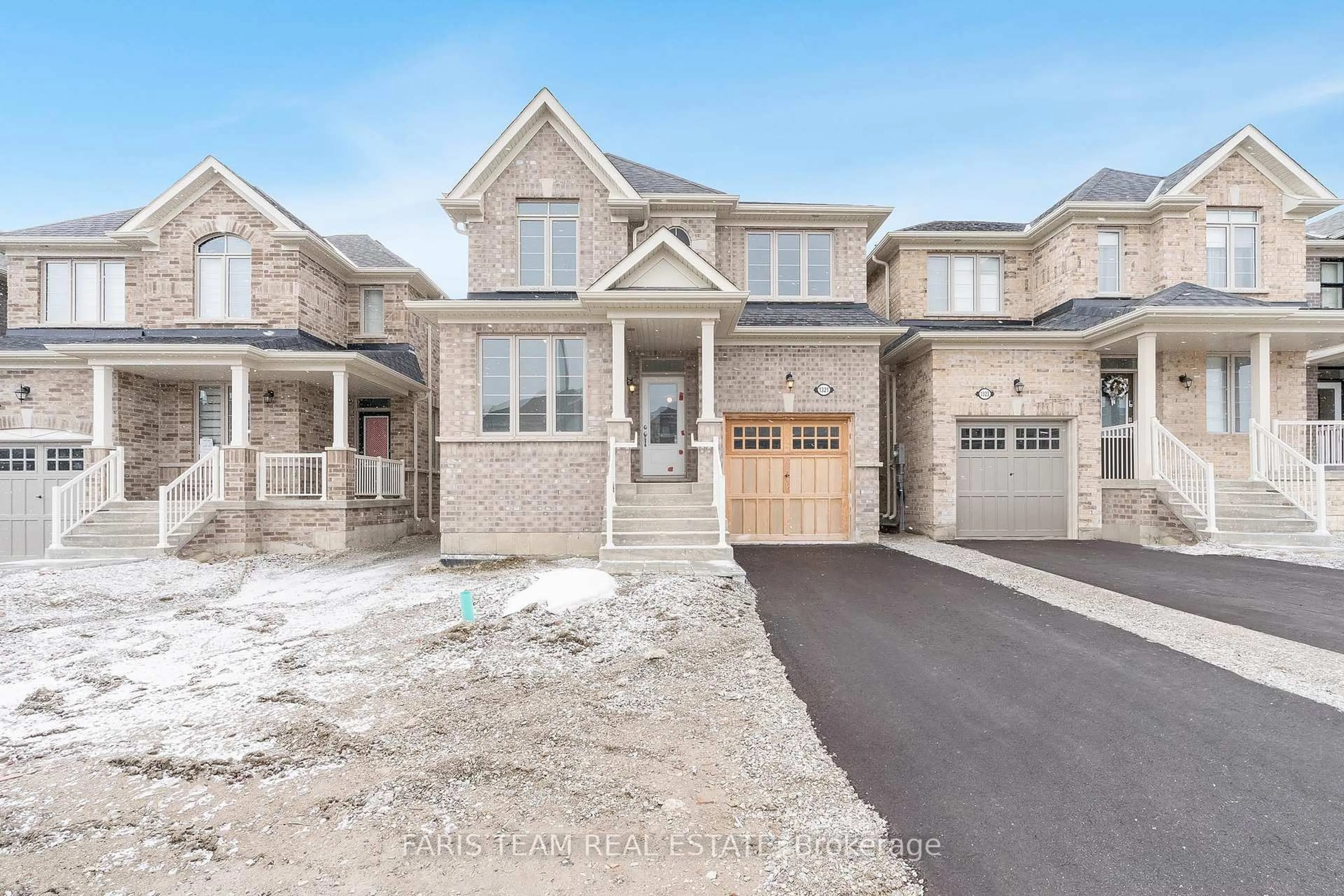 Home with brick exterior material, street for 1321 Davis Loop N/A, Innisfil Ontario L0L 1W0