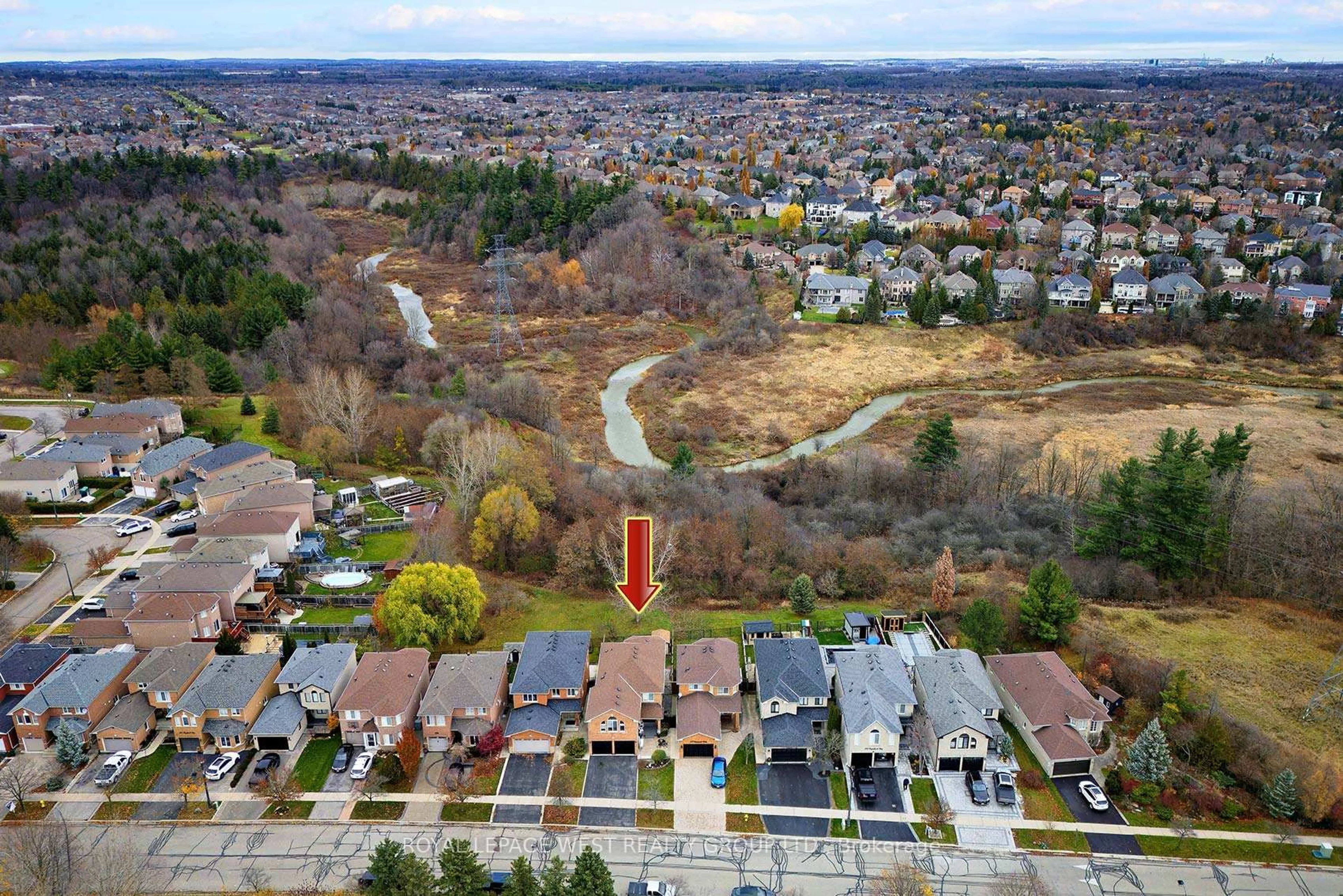 A pic from outside/outdoor area/front of a property/back of a property/a pic from drone, street for 370 Royalpark Way, Vaughan Ontario L4H 1K1