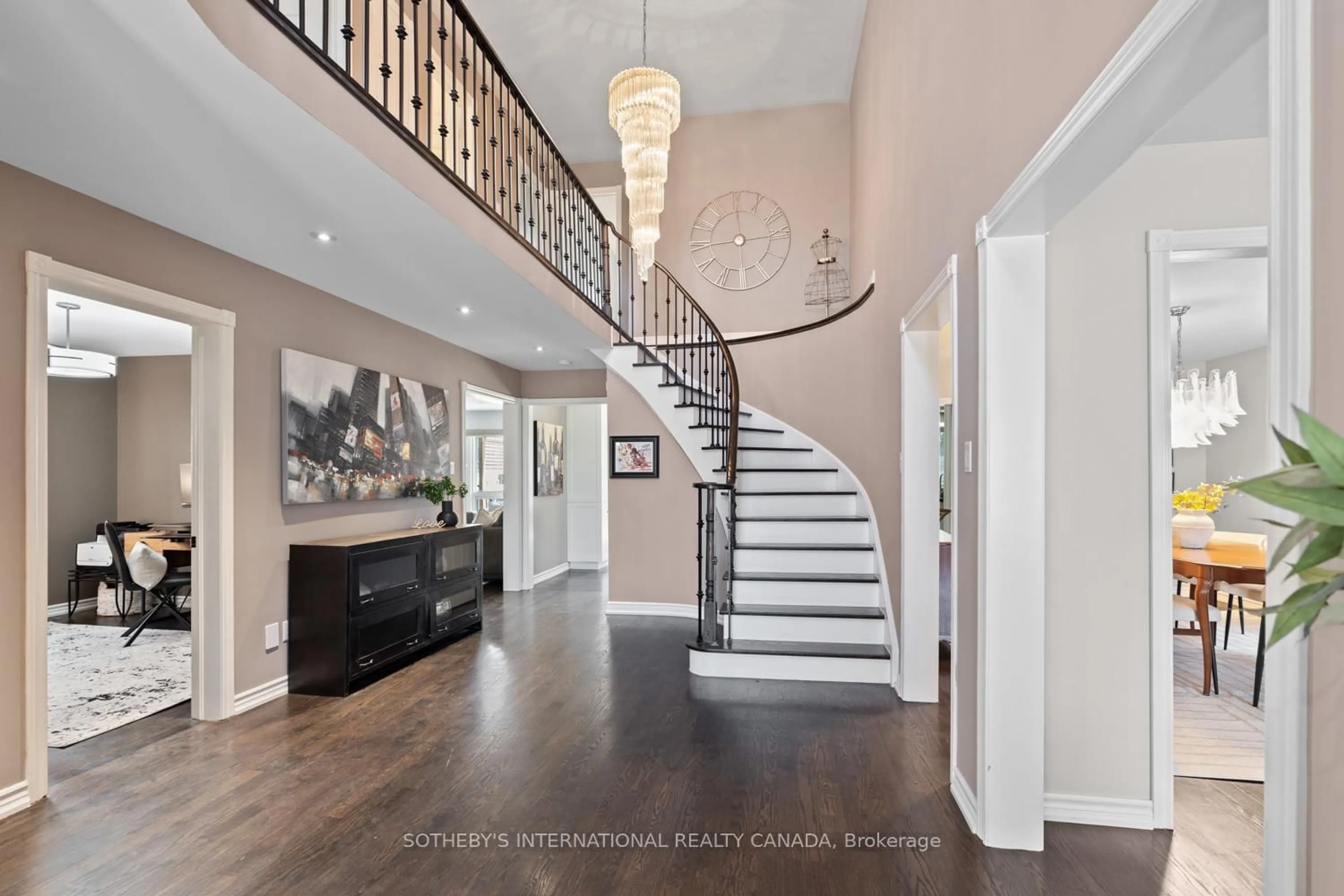 Indoor entryway for 23 Woodchester Crt, Vaughan Ontario L4J 7V6