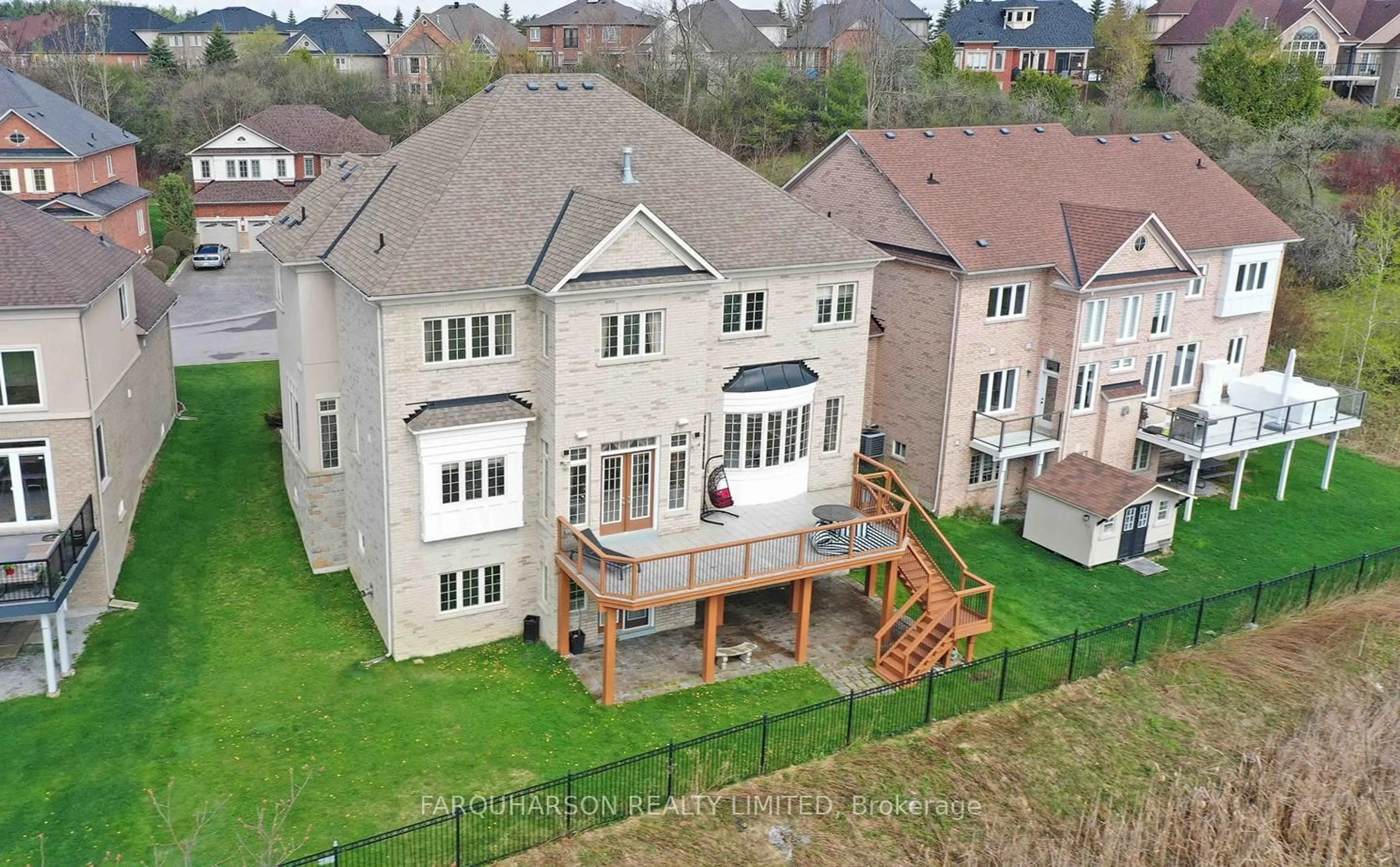 A pic from outside/outdoor area/front of a property/back of a property/a pic from drone, unknown for 40 Royal Shamrock Crt, Whitchurch-Stouffville Ontario L4A 0C9