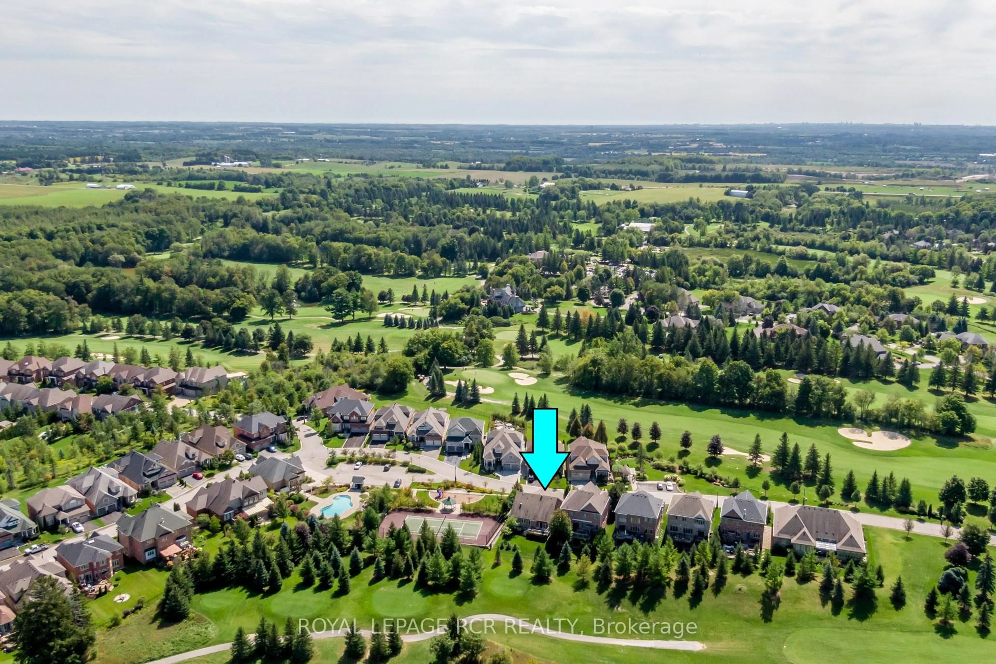 A pic from outside/outdoor area/front of a property/back of a property/a pic from drone, forest/trees view for 31 Emerald Heights Dr, Whitchurch-Stouffville Ontario L4A 0C8