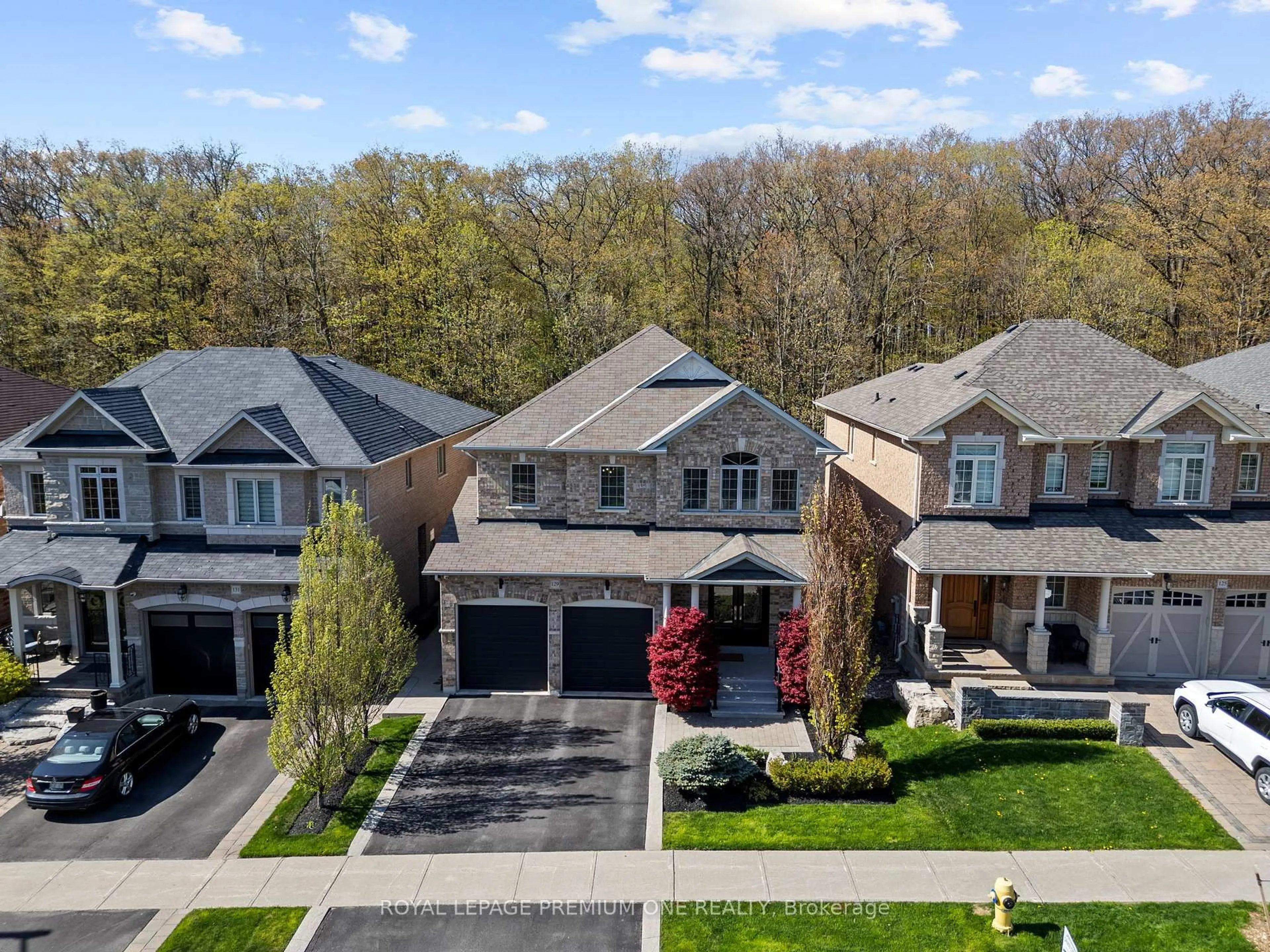 A pic from outside/outdoor area/front of a property/back of a property/a pic from drone, street for 129 Via Teodoro N/A, Vaughan Ontario L4H 0X7