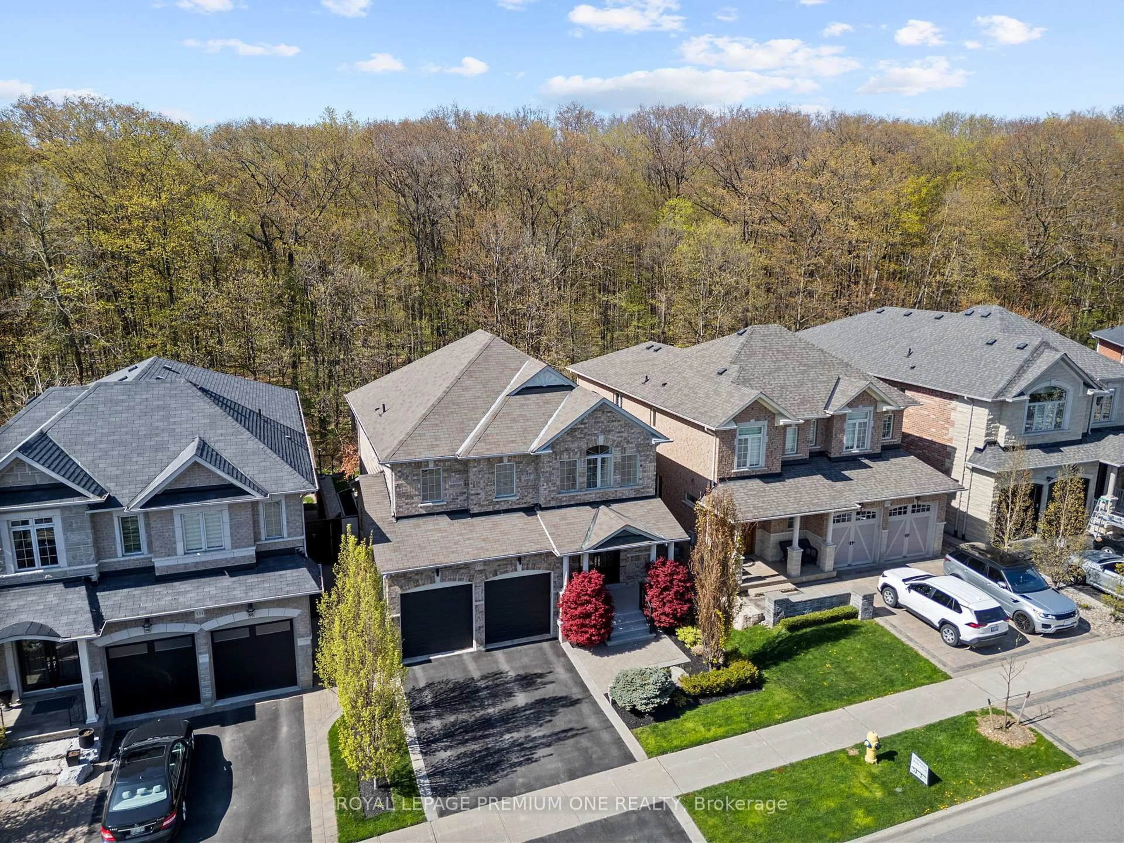 A pic from outside/outdoor area/front of a property/back of a property/a pic from drone, street for 129 Via Teodoro N/A, Vaughan Ontario L4H 0X7