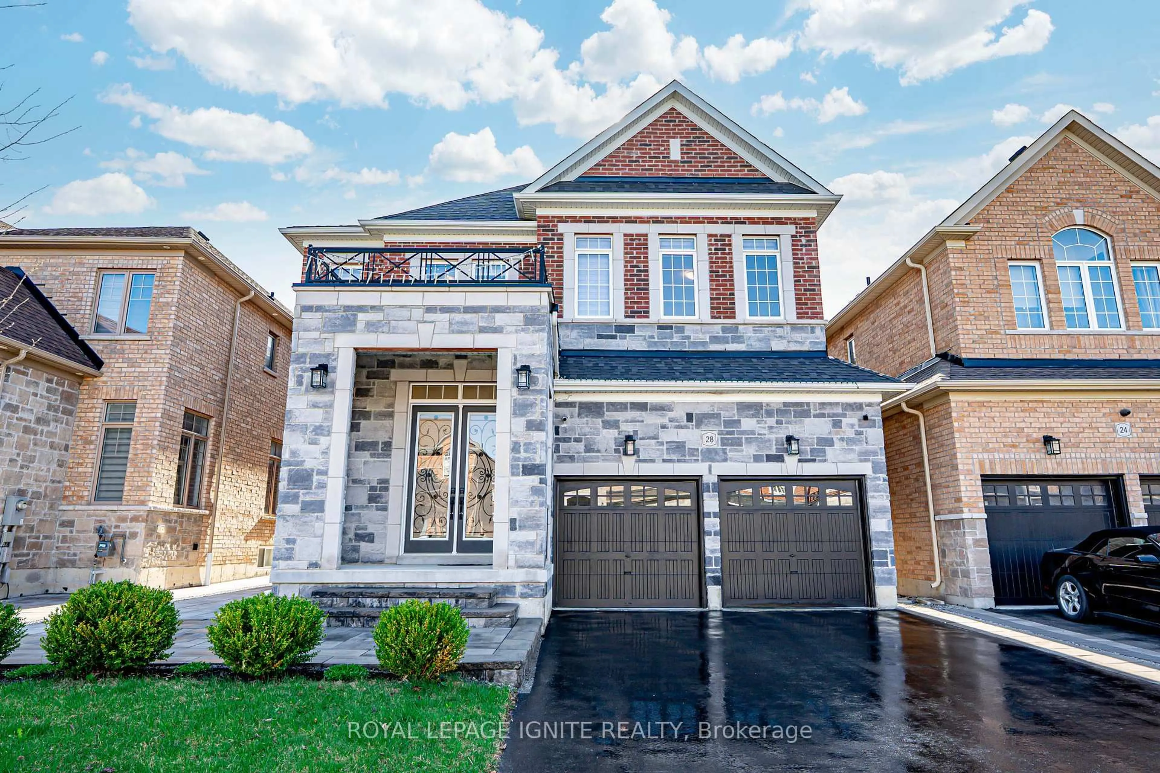 Home with brick exterior material, street for 28 Lewis Ave, Bradford West Gwillimbury Ontario L3Z 0W9
