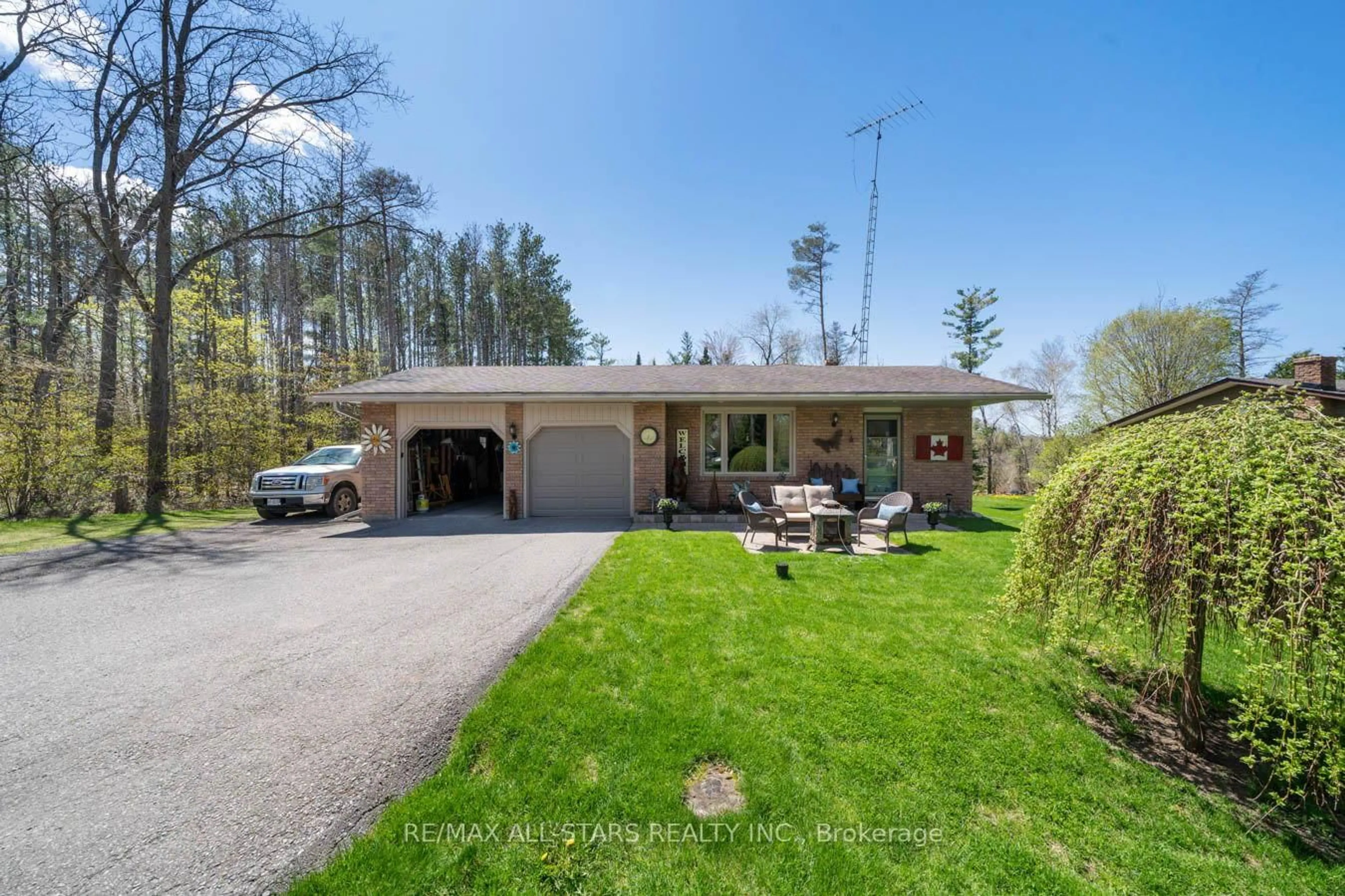 A pic from outside/outdoor area/front of a property/back of a property/a pic from drone, street for 44 Blackwater Rd, Brock Ontario L0C 1H0