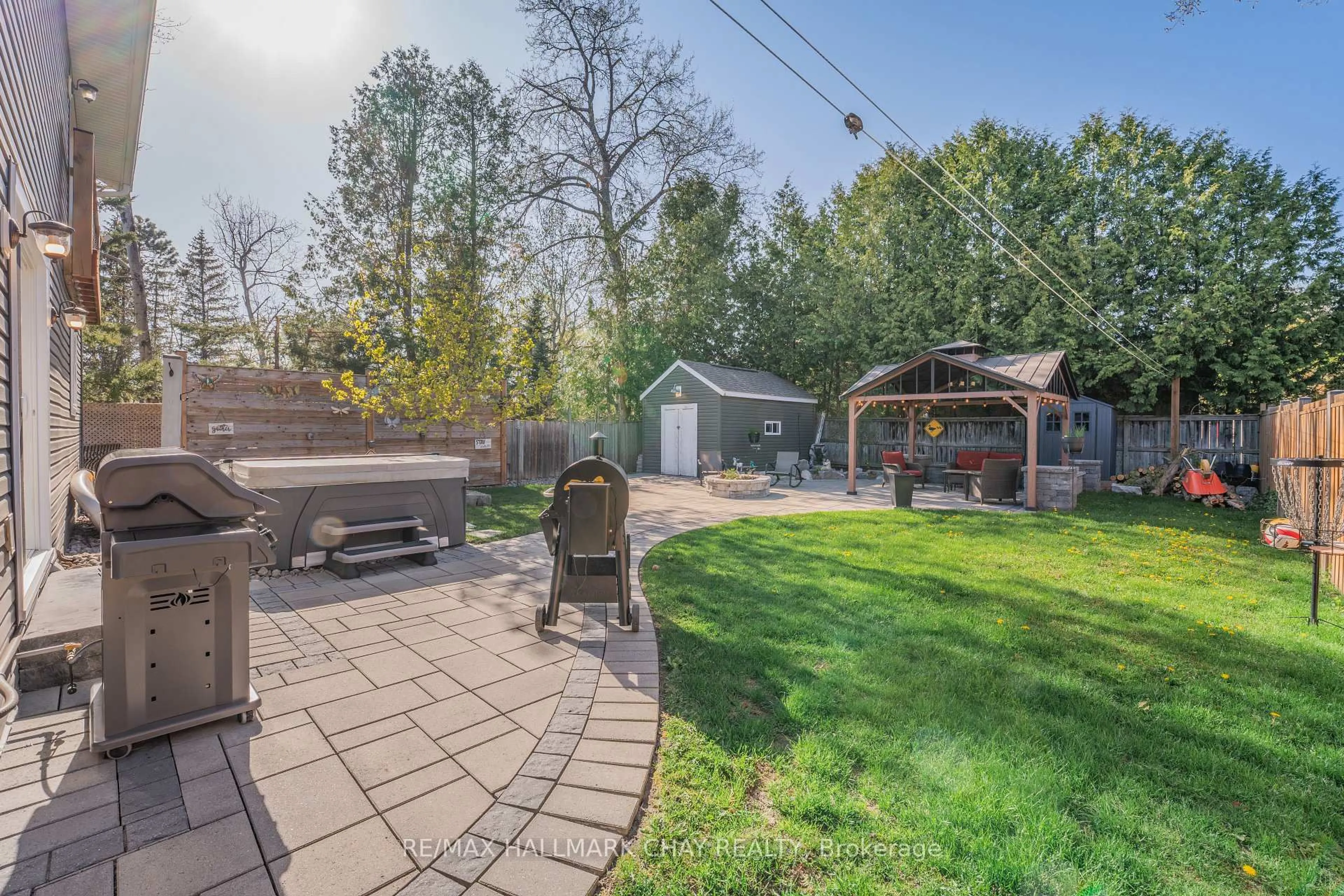 Patio, unknown for 1078 Elm Rd, Innisfil Ontario L0L 1C0