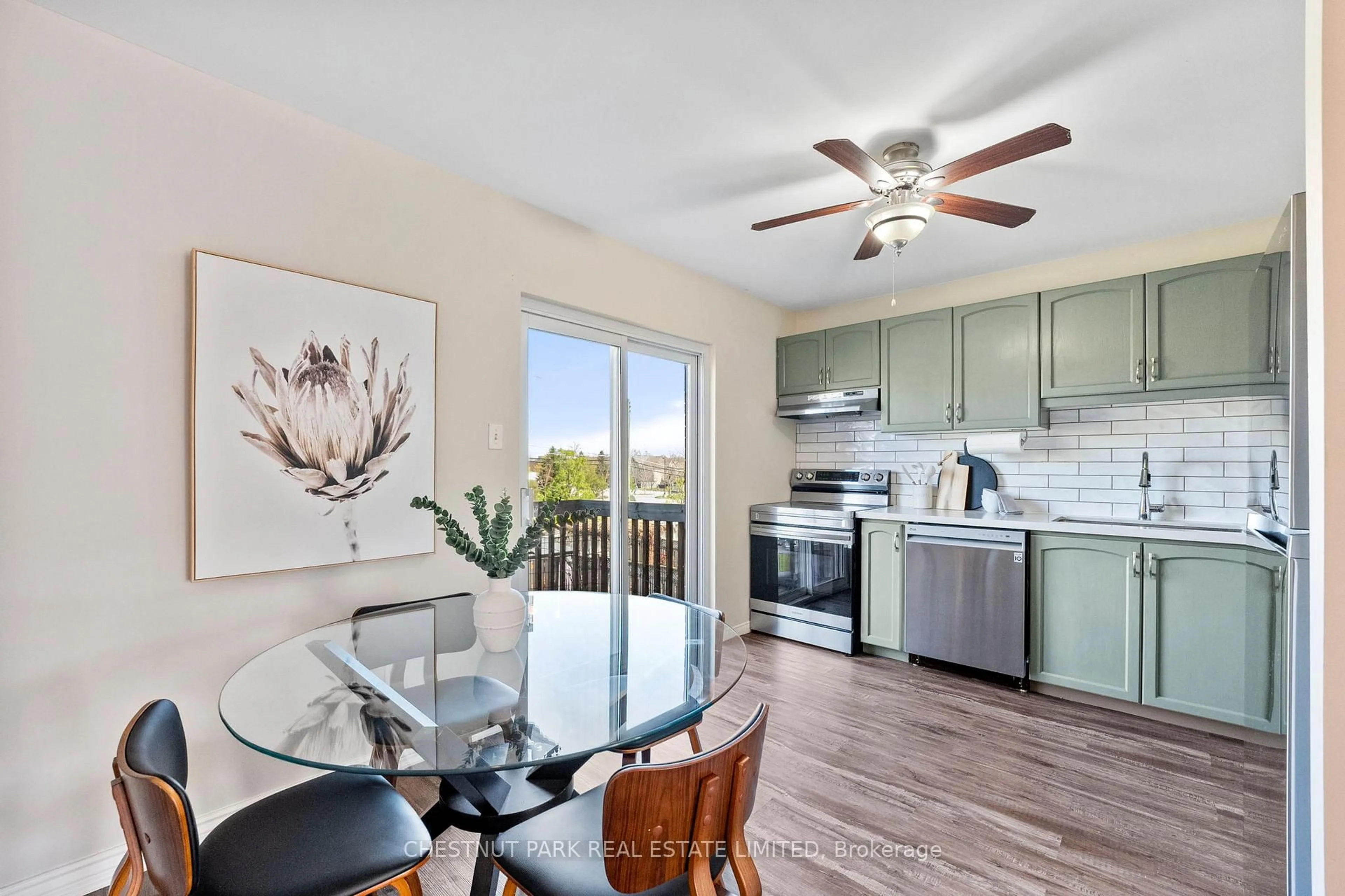 Open concept kitchen, wood/laminate floor for 67 Hattie Crt, Georgina Ontario L4P 3Z8