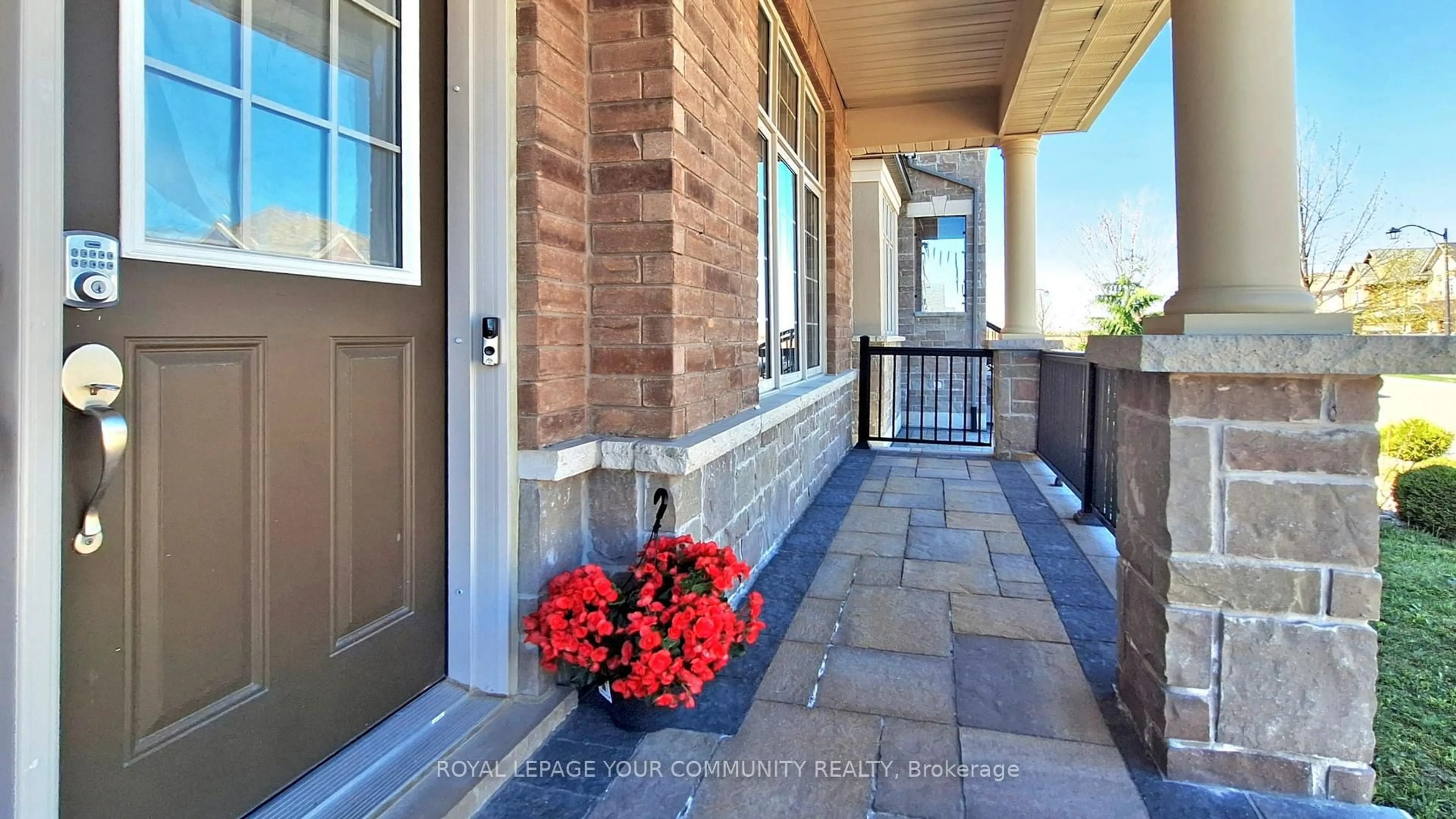 Indoor entryway for 561 Clifford Perry Pl, Newmarket Ontario L3X 0J2