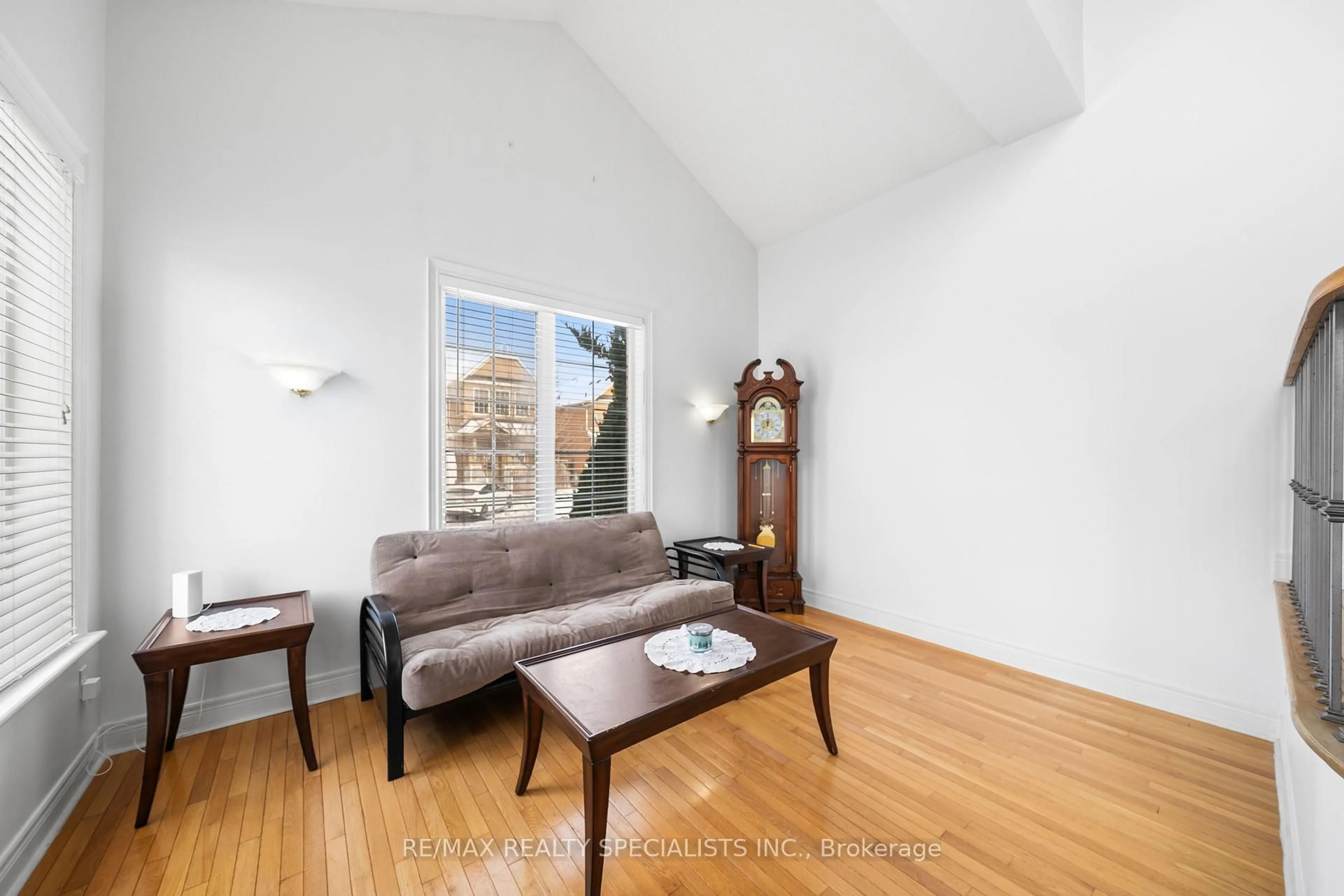 Living room with furniture, unknown for 73 Hollywood Hill Circ, Vaughan Ontario L4H 2P4
