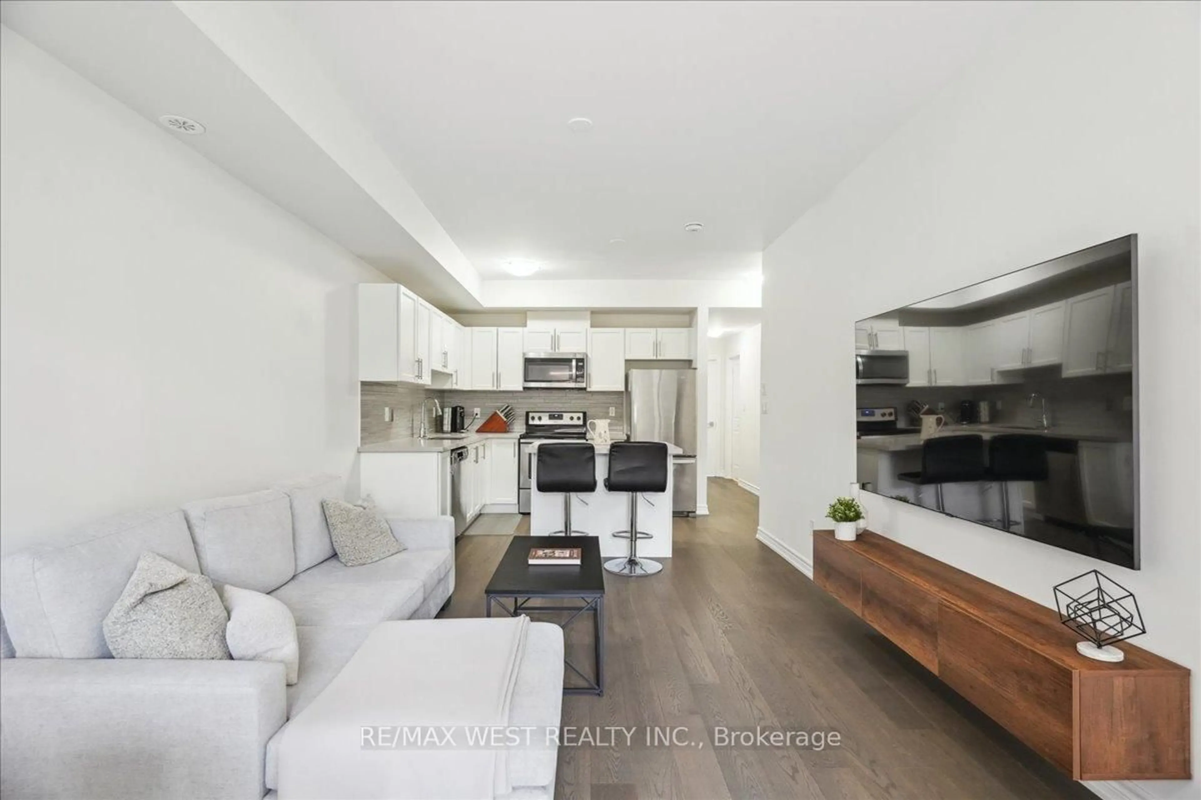 Open concept kitchen, unknown for 196 Pine Grove Rd #25, Vaughan Ontario L4L 0H8