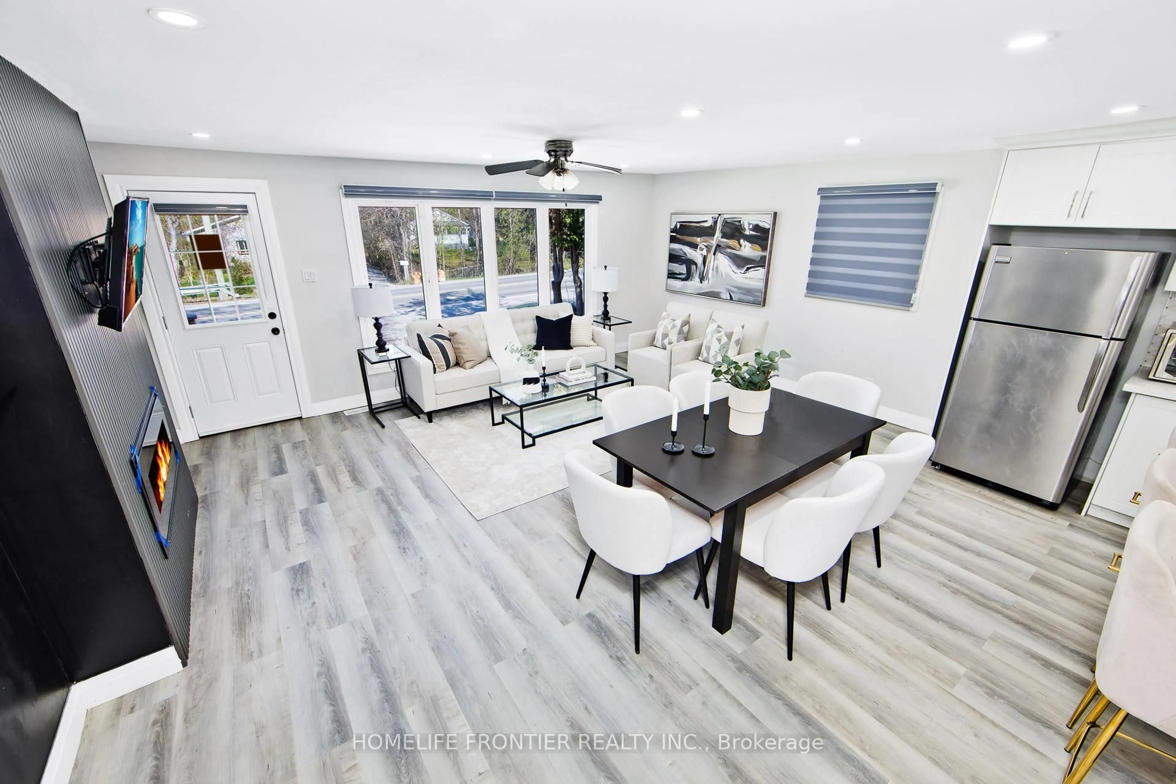 Living room with furniture, wood/laminate floor for 1786 St Johns Rd, Innisfil Ontario L9S 1S9