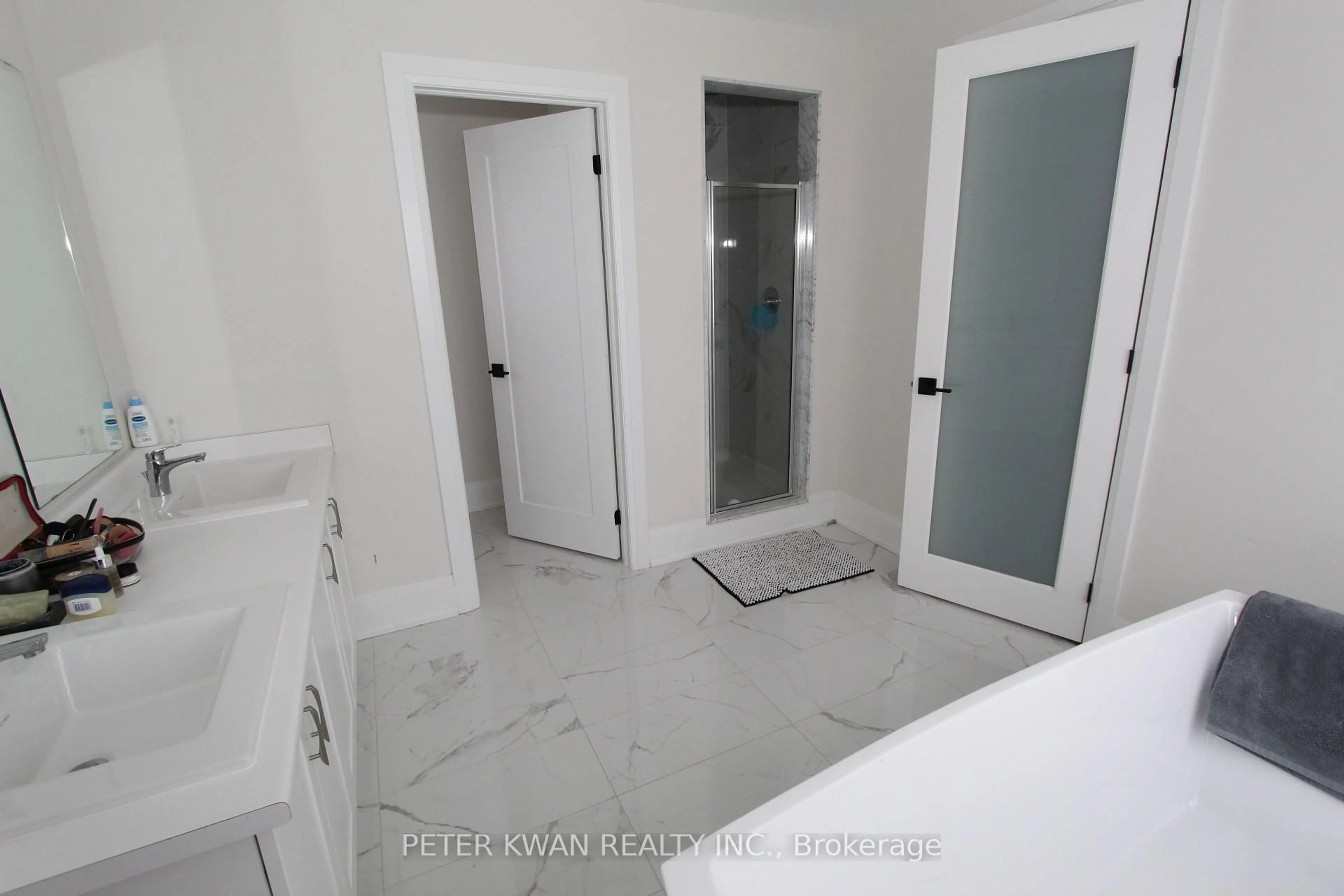 A pic of a room for 61 Strathgreen Lane, Georgina Ontario L4P 0J3