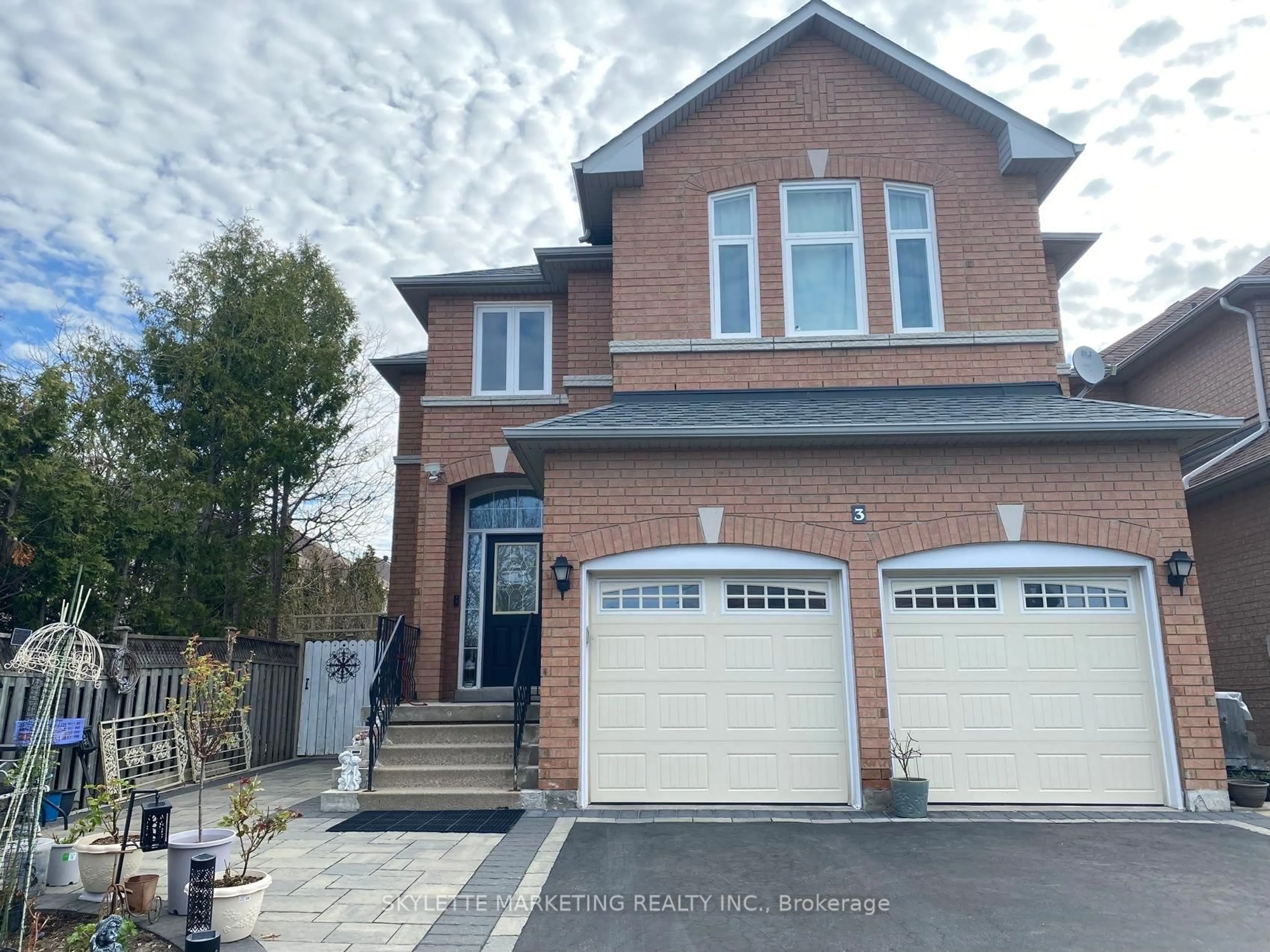 Home with brick exterior material, street for 3 Twin Oaks Dr, Markham Ontario L6C 2C6