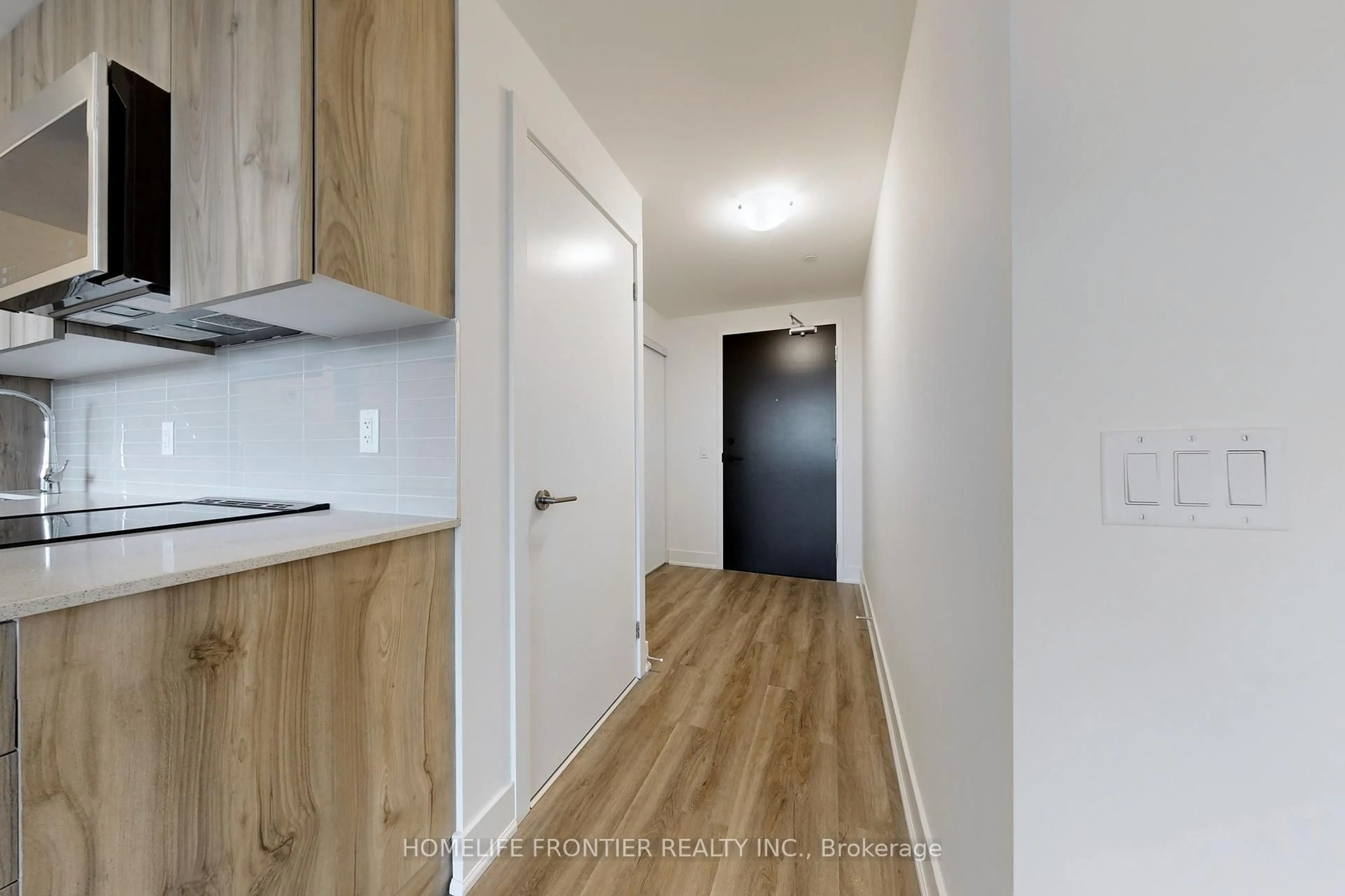 Unknown for 185 Deerfield Rd #220, Newmarket Ontario L2Y 0G7