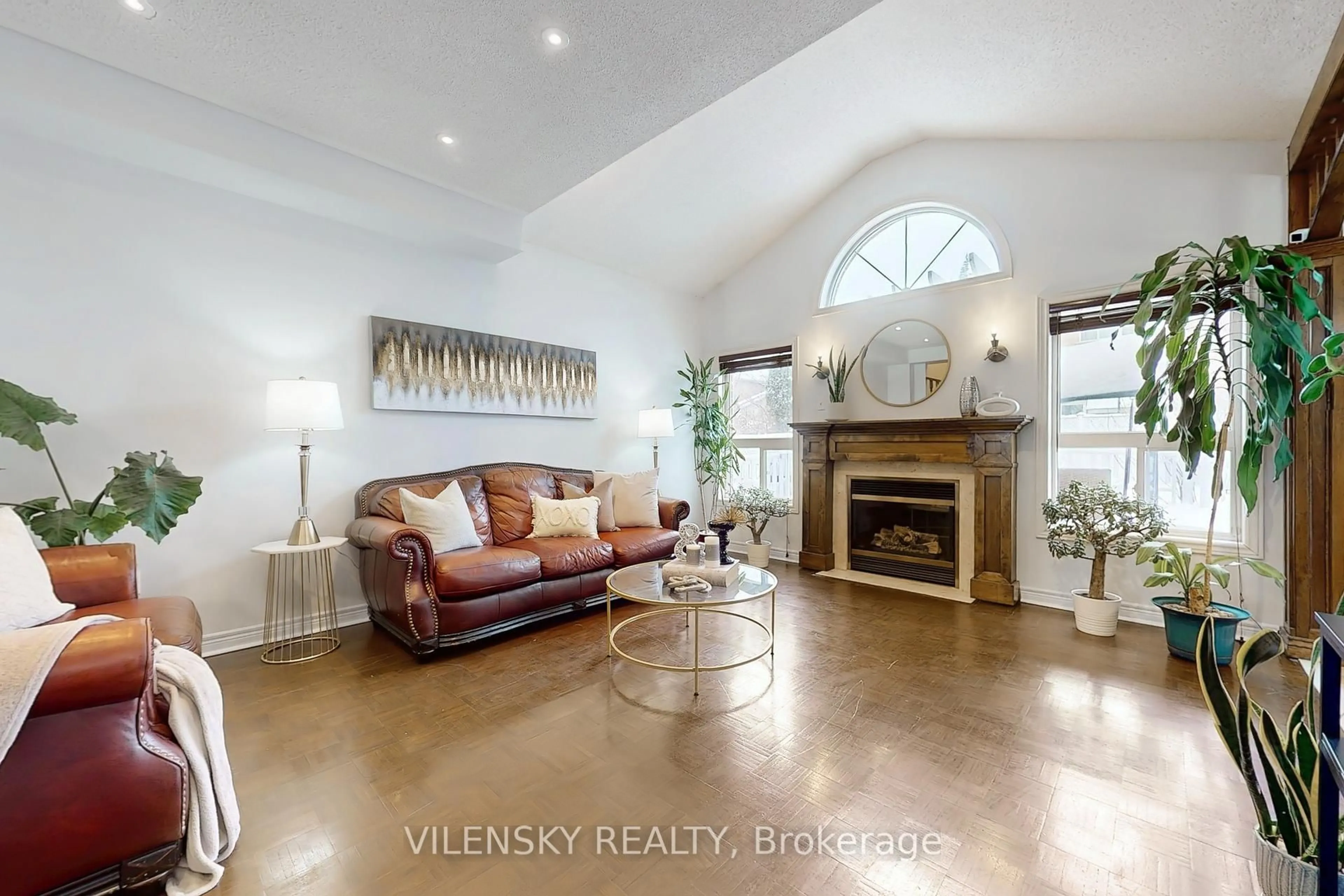 Living room with furniture, unknown for 40 Tuscana Blvd, Vaughan Ontario L4K 5J2