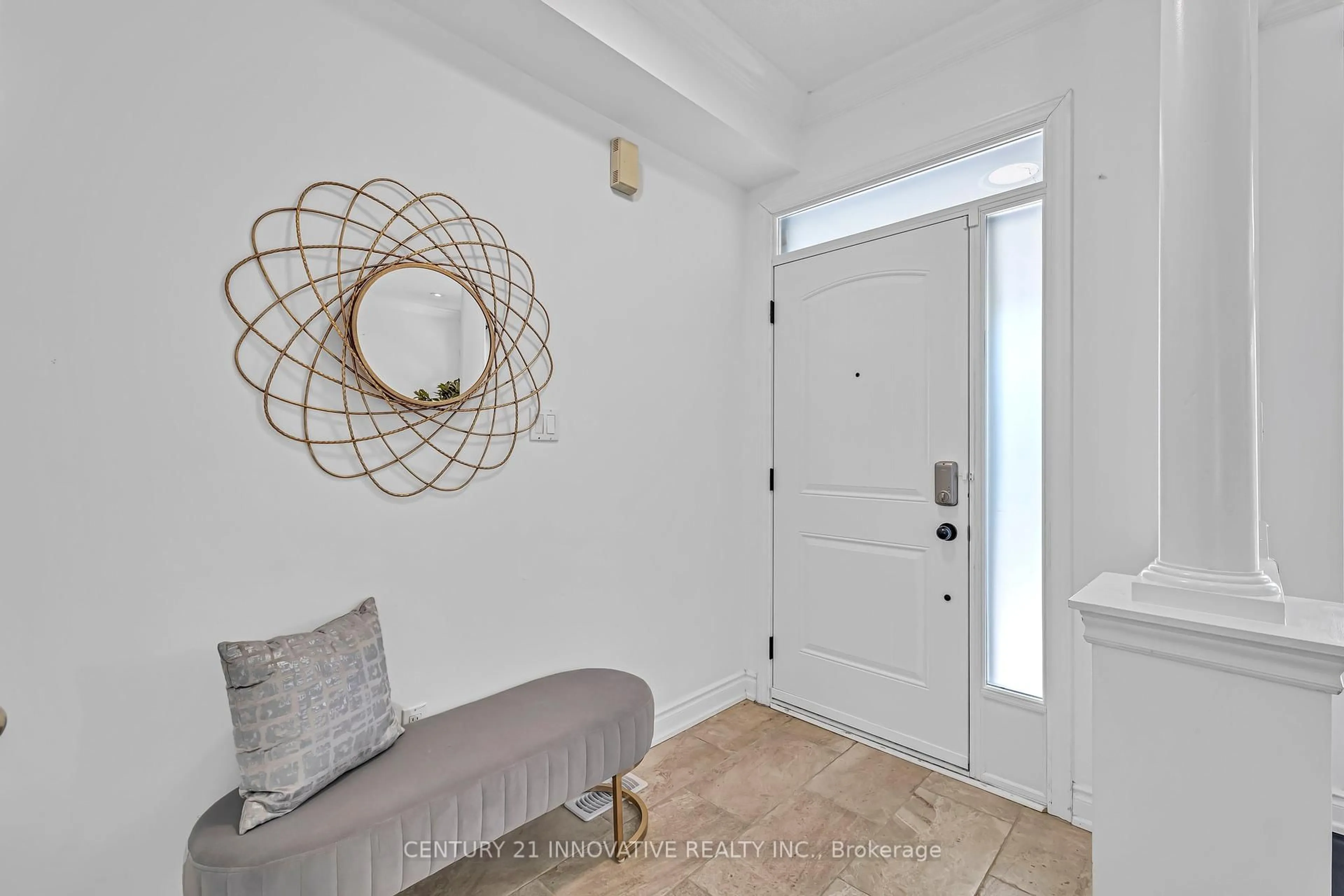 Indoor entryway for 108 Chateau Dr, Vaughan Ontario L4H 3B3
