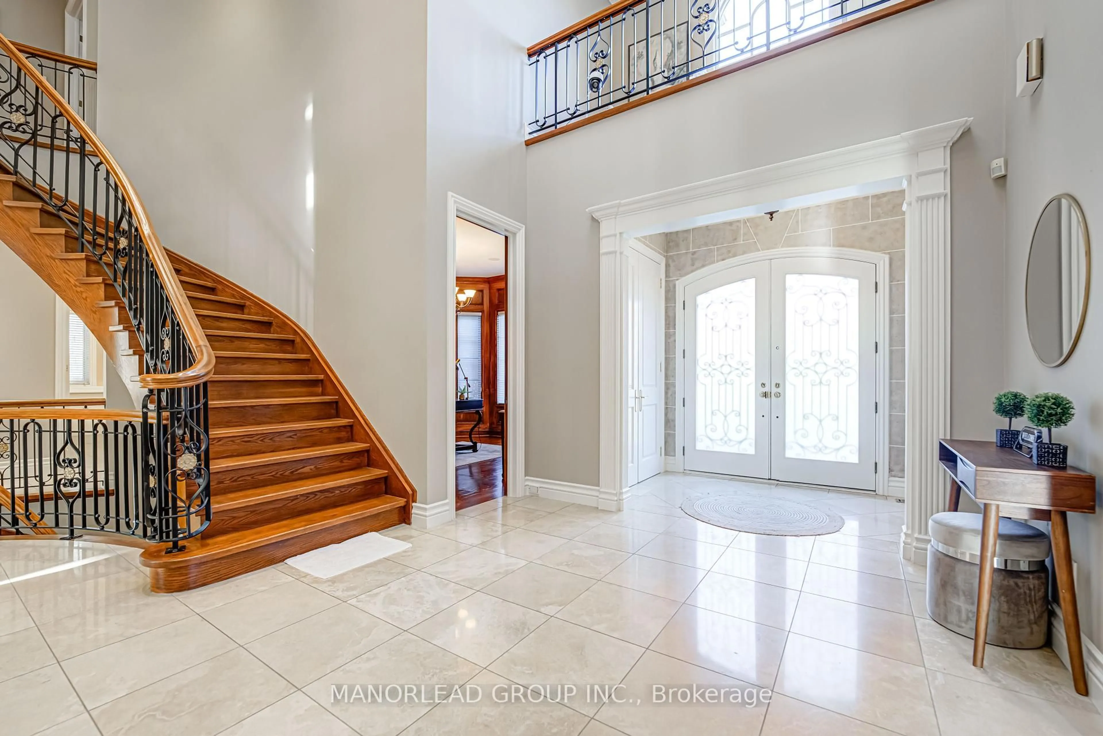 Indoor entryway for 87 Arnold Ave, Vaughan Ontario L4J 1B6