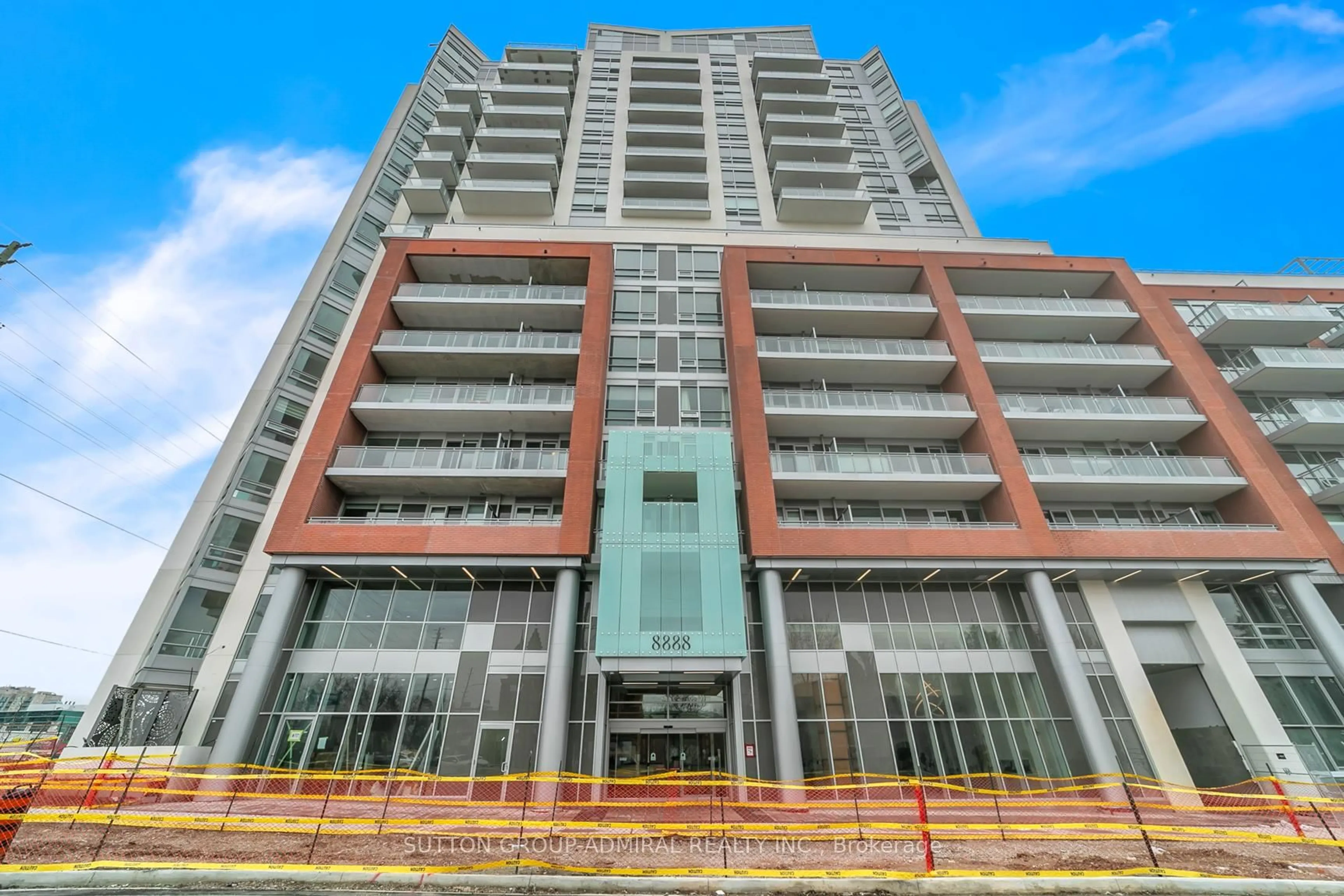 Indoor foyer for 8888 Yonge St #322, Richmond Hill Ontario L4C 6Z1