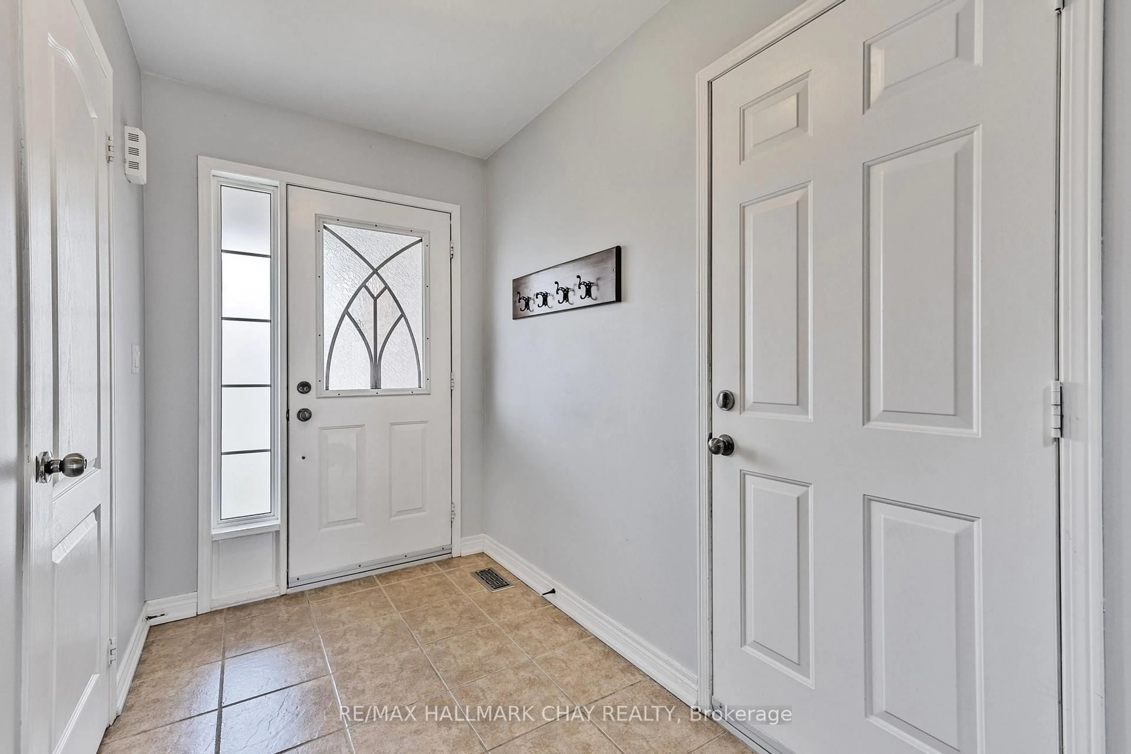 Indoor entryway for 1765 Lamstone St, Innisfil Ontario L9S 5A1