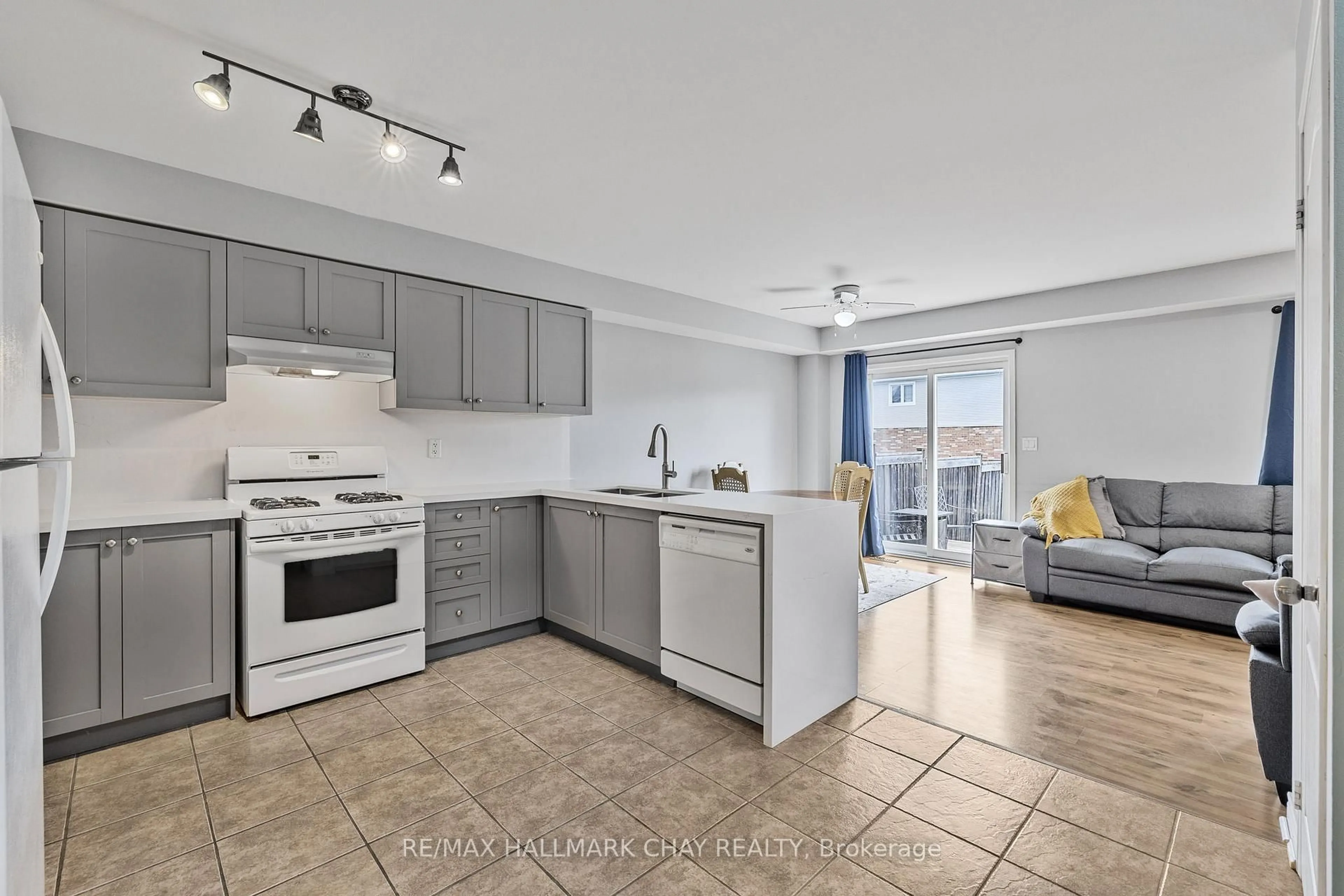 Open concept kitchen, unknown for 1765 Lamstone St, Innisfil Ontario L9S 5A1