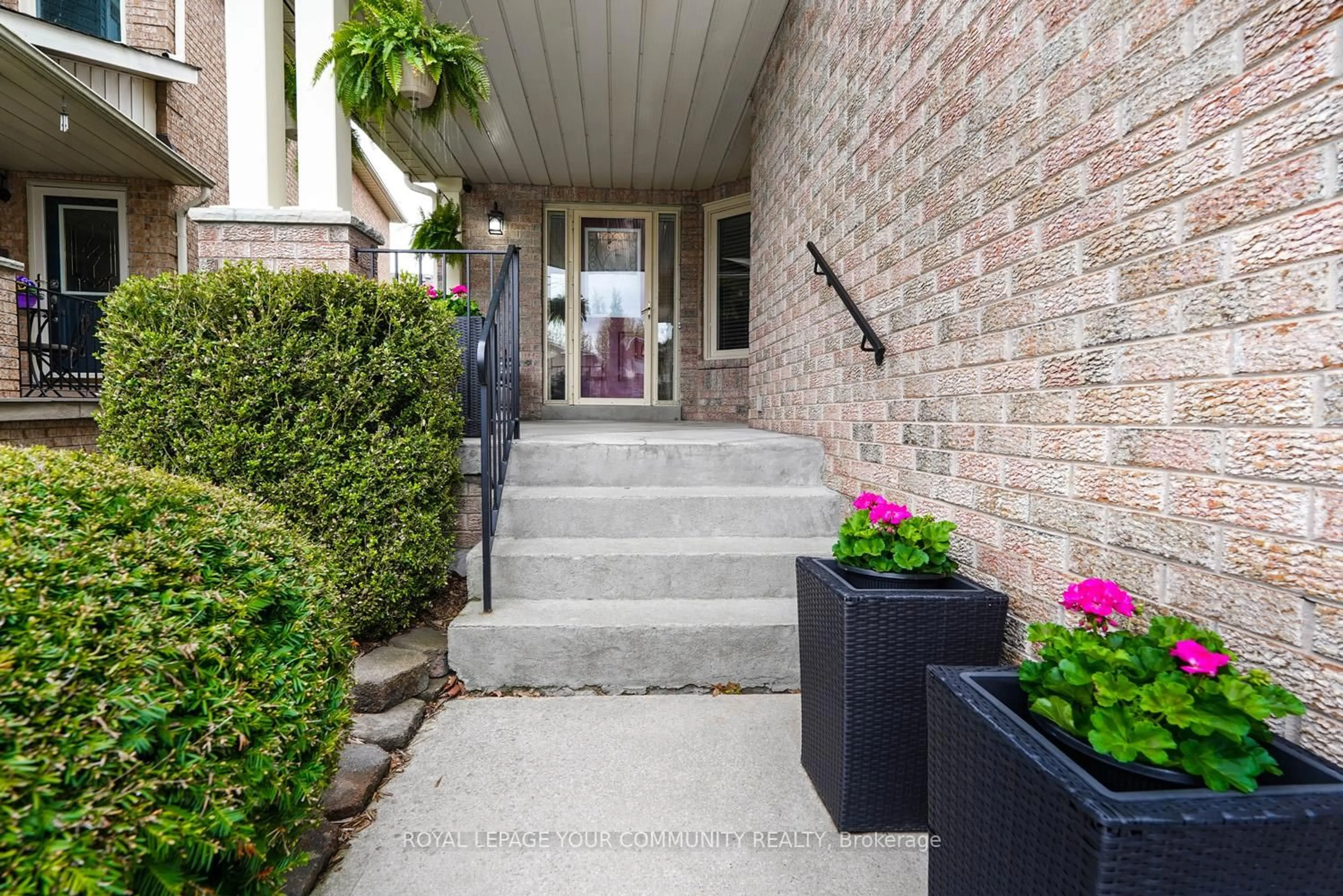 Unknown for 124 Rushbrook Dr, Newmarket Ontario L3X 2E4