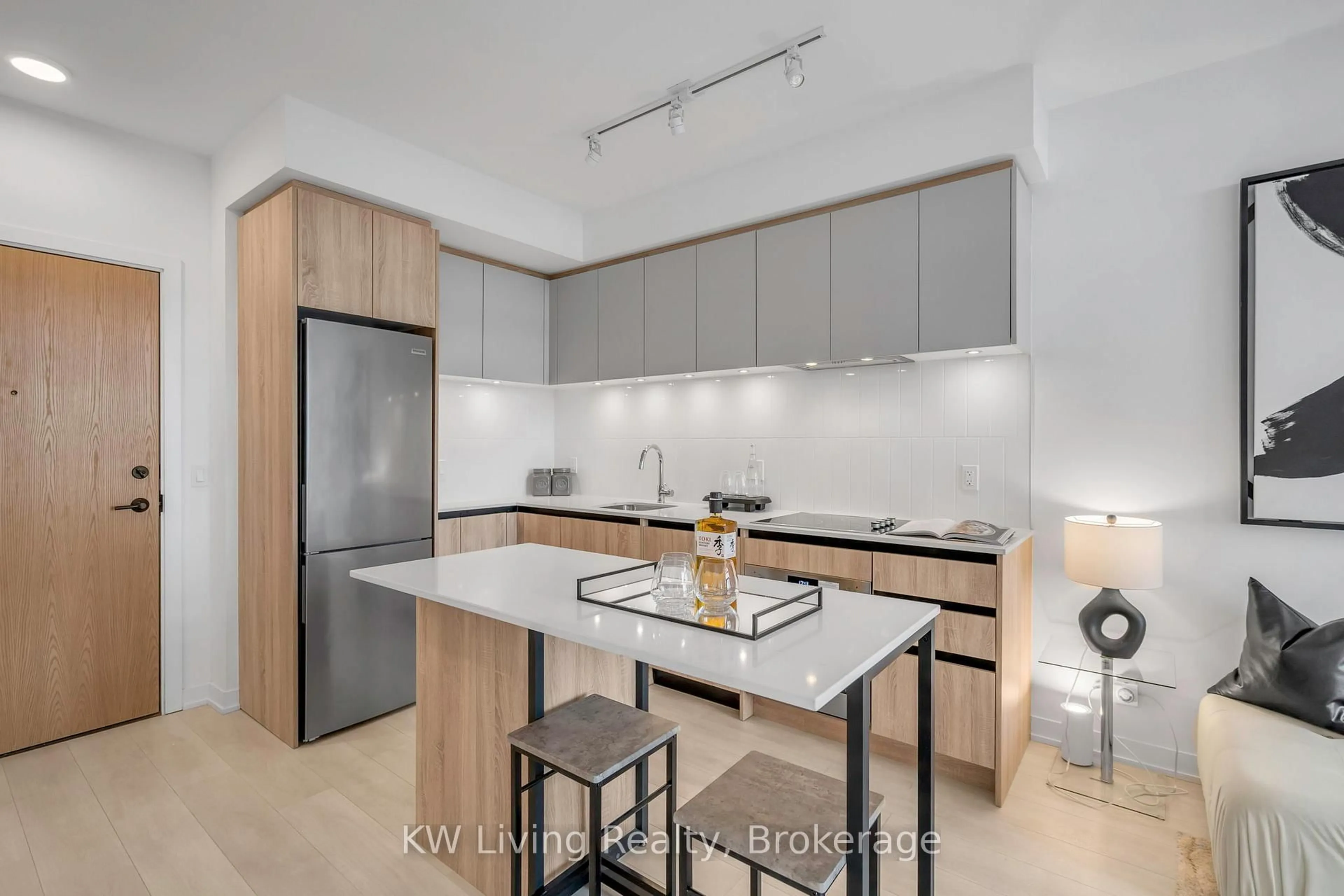 Contemporary kitchen, unknown for 7950 Bathurst St #A611, Vaughan Ontario L4J 0B8