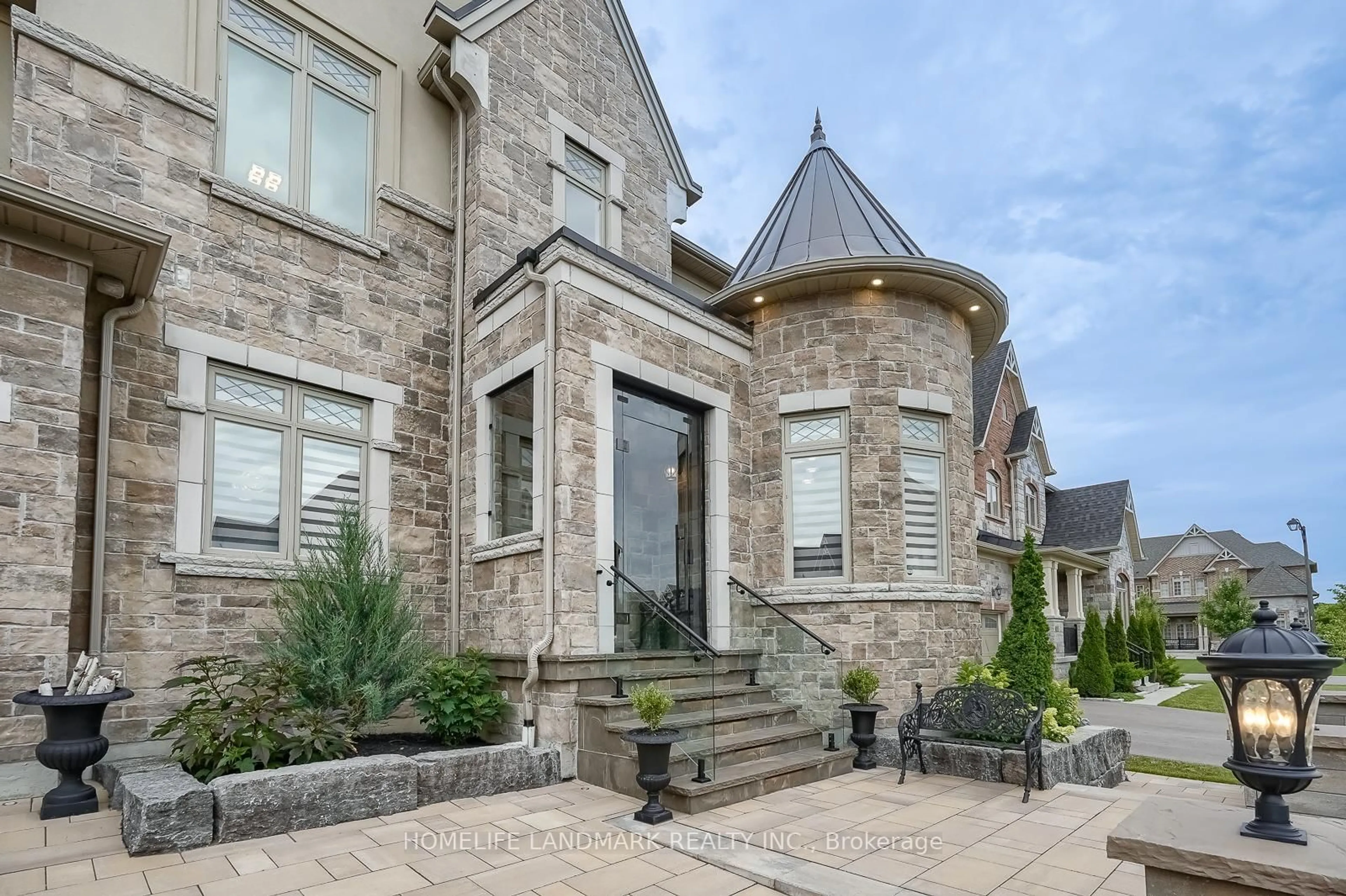 Home with brick exterior material, street for 56 Taurus Cres, East Gwillimbury Ontario L9N 0P9