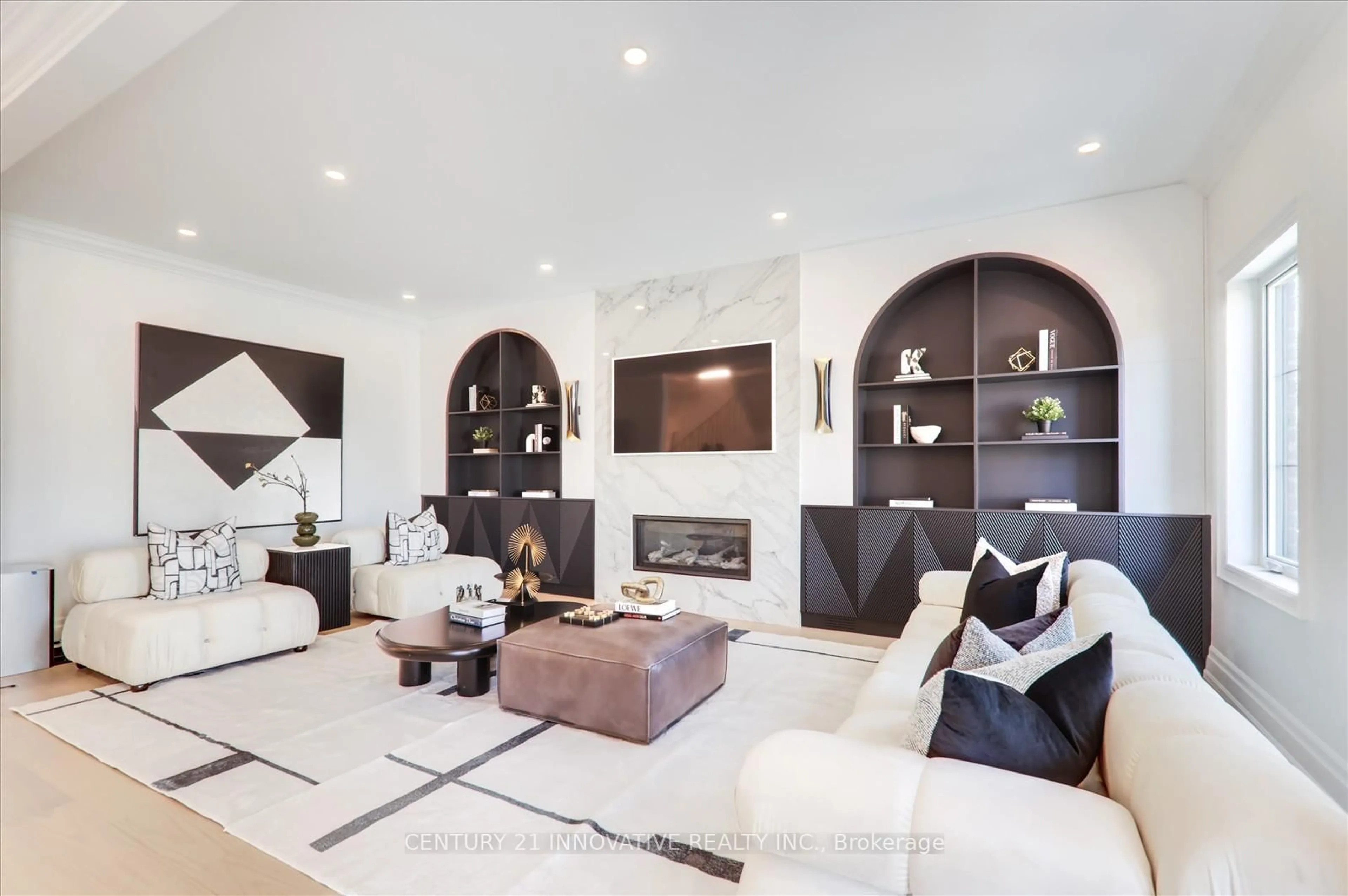 Living room with furniture, ceramic/tile floor for 42 Peter St, Markham Ontario L3P 2A6