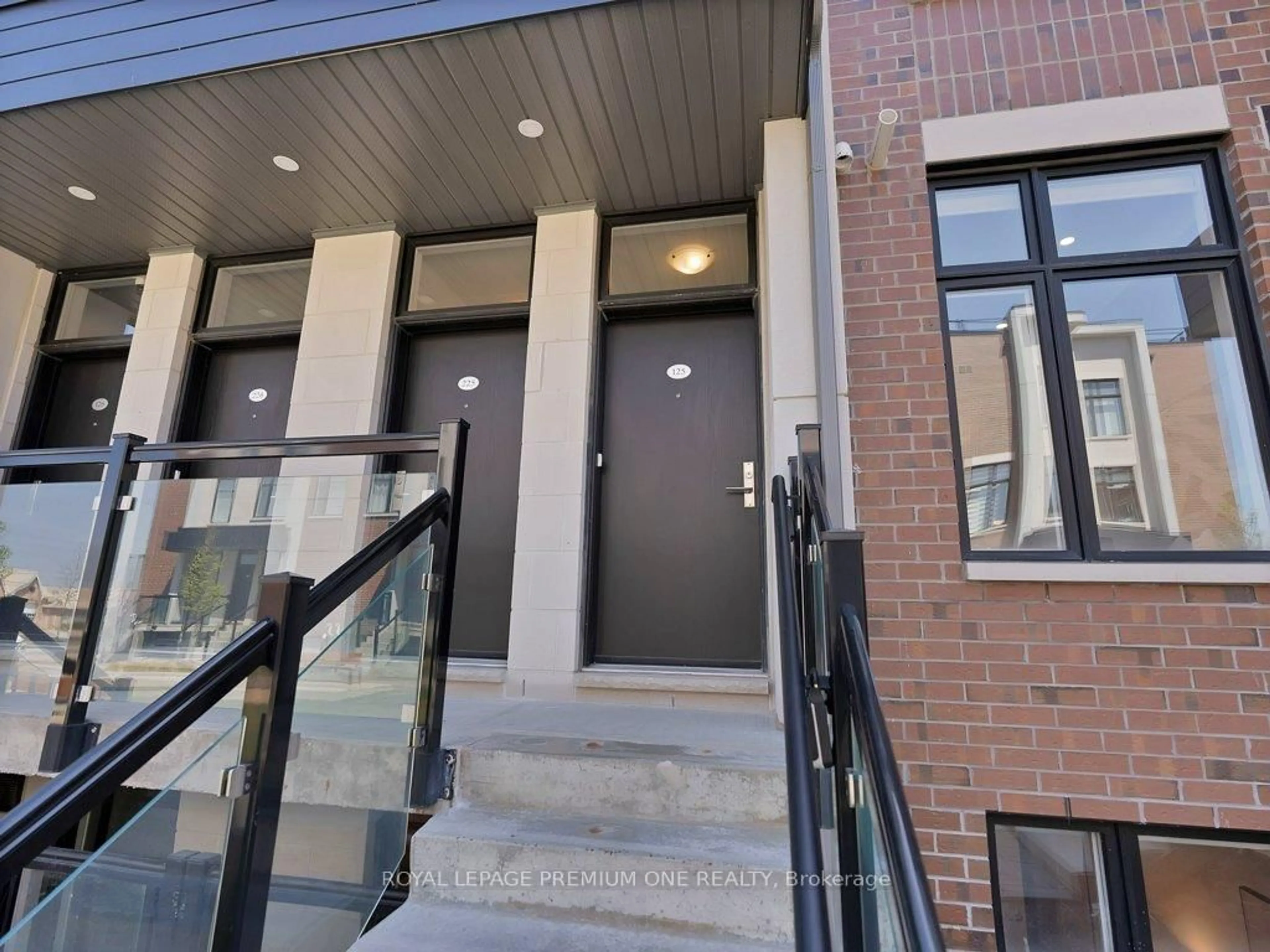Indoor entryway for 9570 Islington Ave #125, Vaughan Ontario L4L 1A7