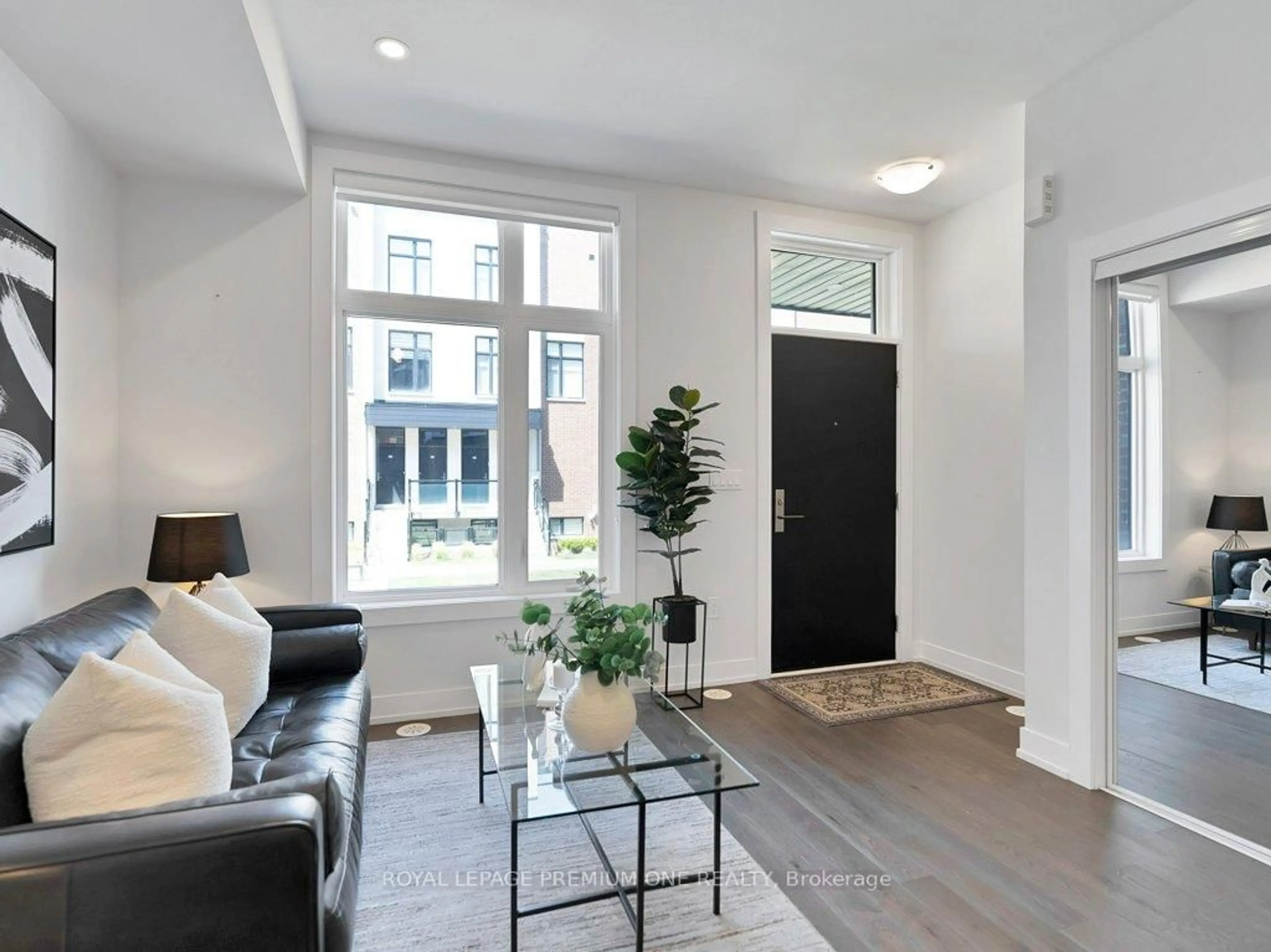 Indoor entryway for 9570 Islington Ave #125, Vaughan Ontario L4L 1A7