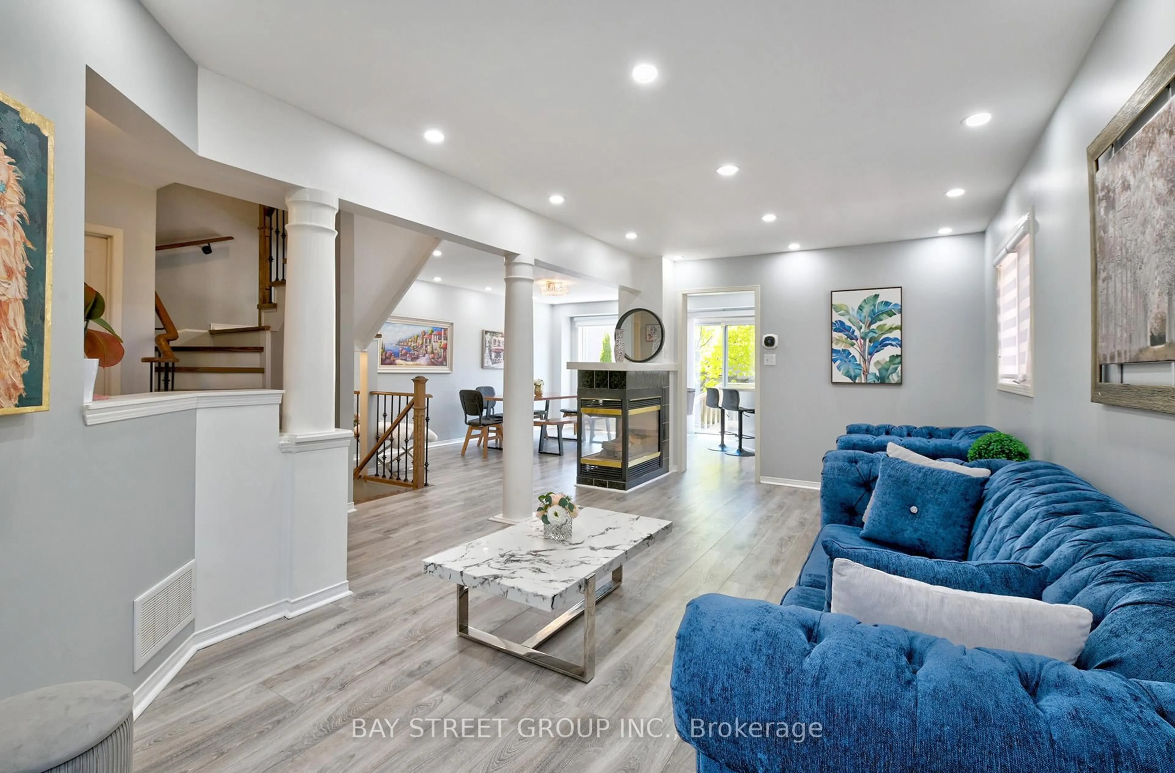 Living room with furniture, unknown for 26 Rush Rd, Aurora Ontario L4G 7G3