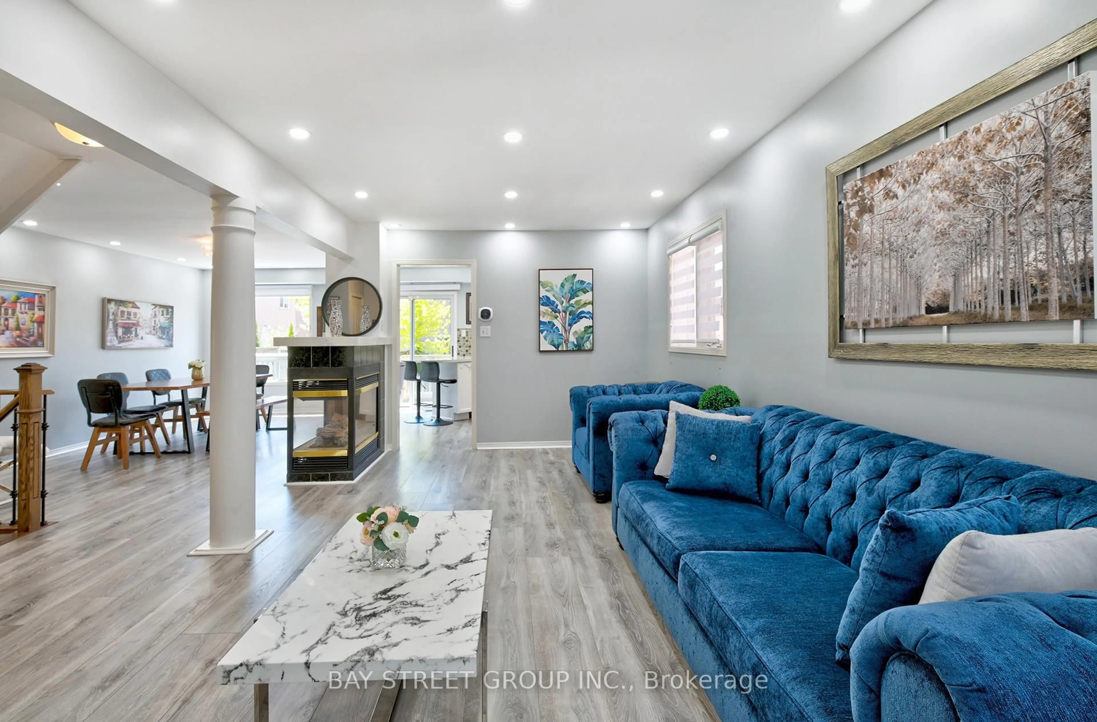 Living room with furniture, ceramic/tile floor for 26 Rush Rd, Aurora Ontario L4G 7G3