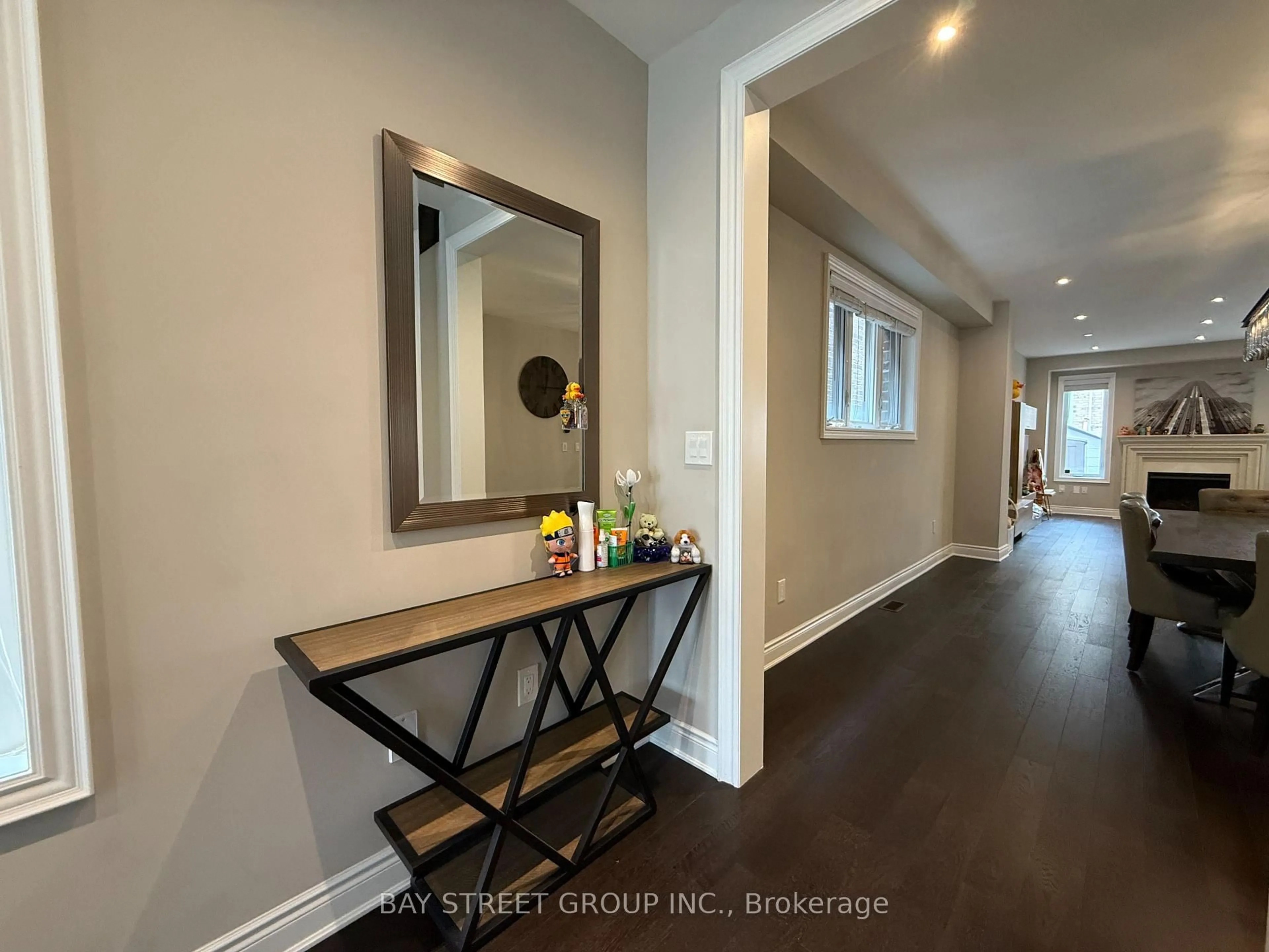 Indoor entryway for 67 Hartney Dr, Richmond Hill Ontario L4S 0J9