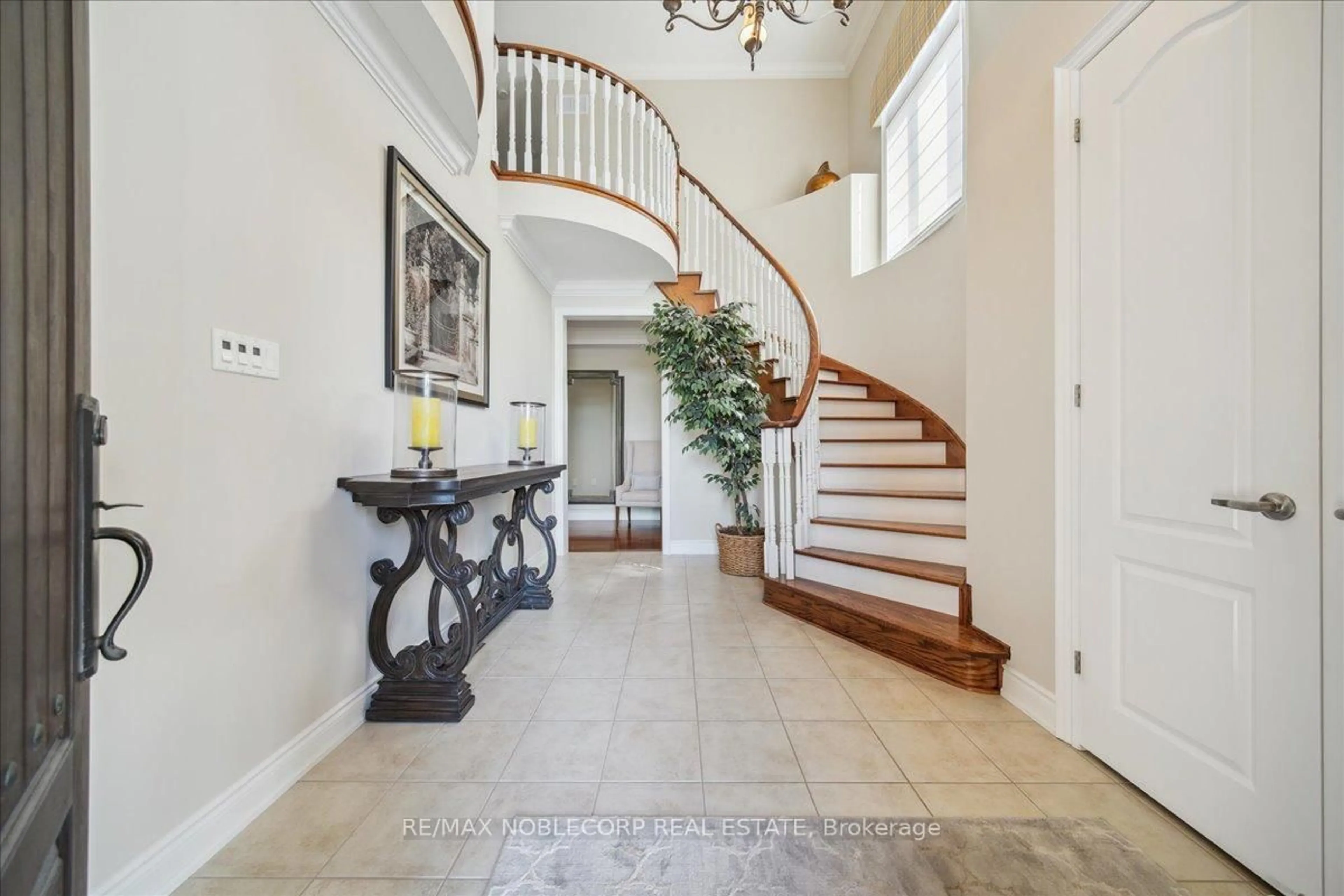 Indoor entryway for 27 Gorman Ave, Vaughan Ontario L4H 3L4